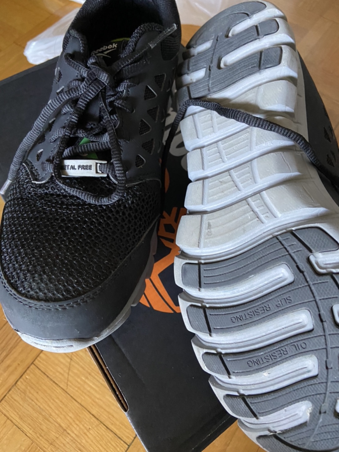 Like new Reebok steel toe shoes.            Size:7.5 - photo 4
