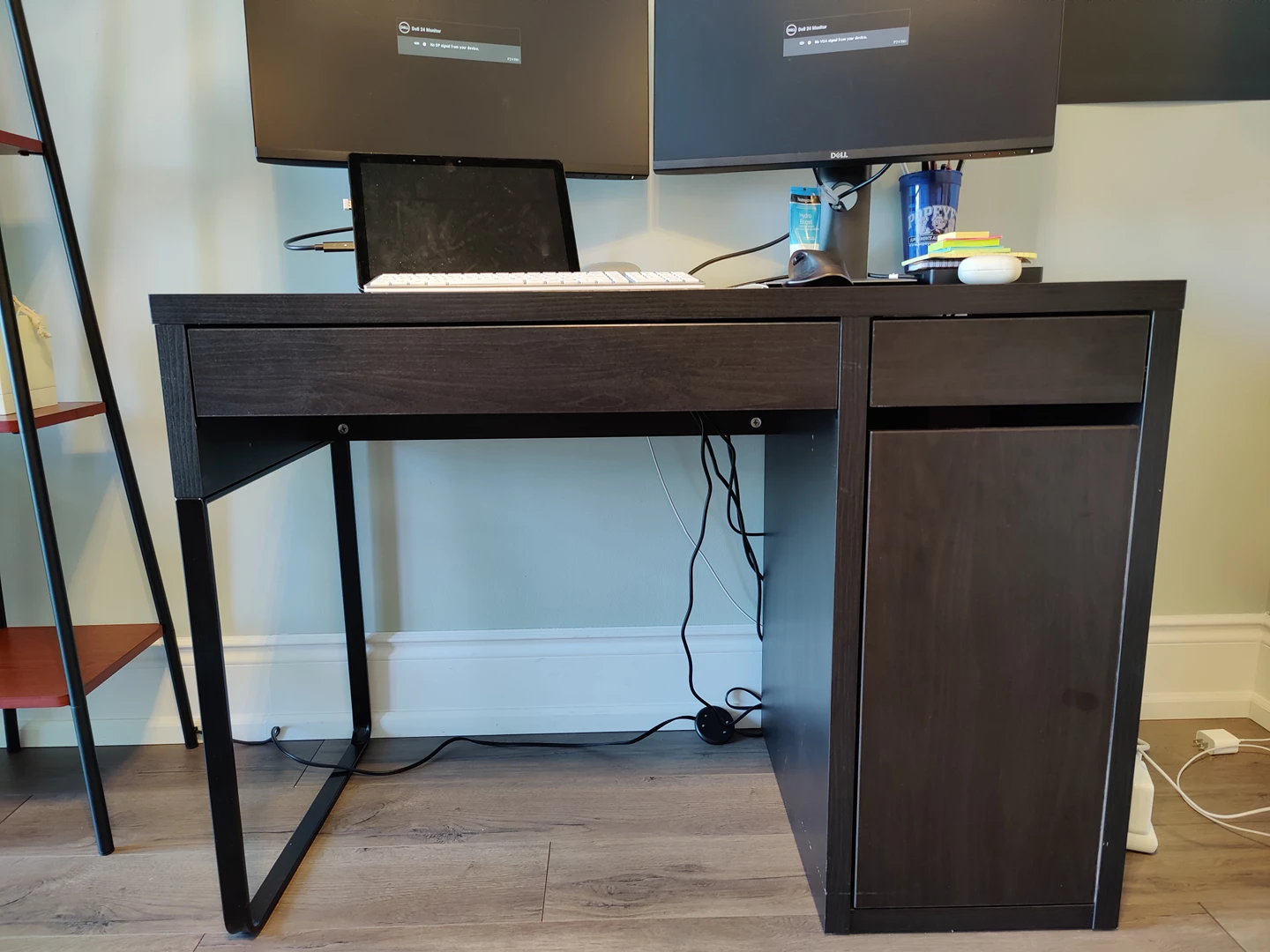 Ikea desk for SALE assembled and used like new. - photo 3
