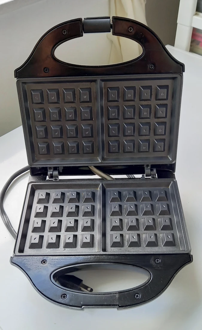 Betty Crocker  Belgian Waffle Maker - photo 2