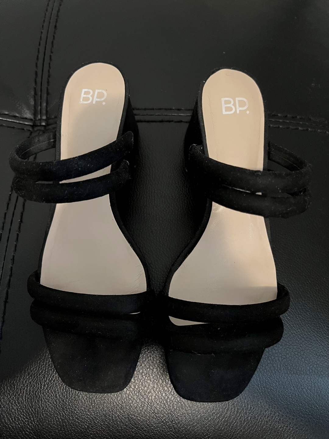 Comfortable yet Chic Black Sandals (size 6) - photo 2