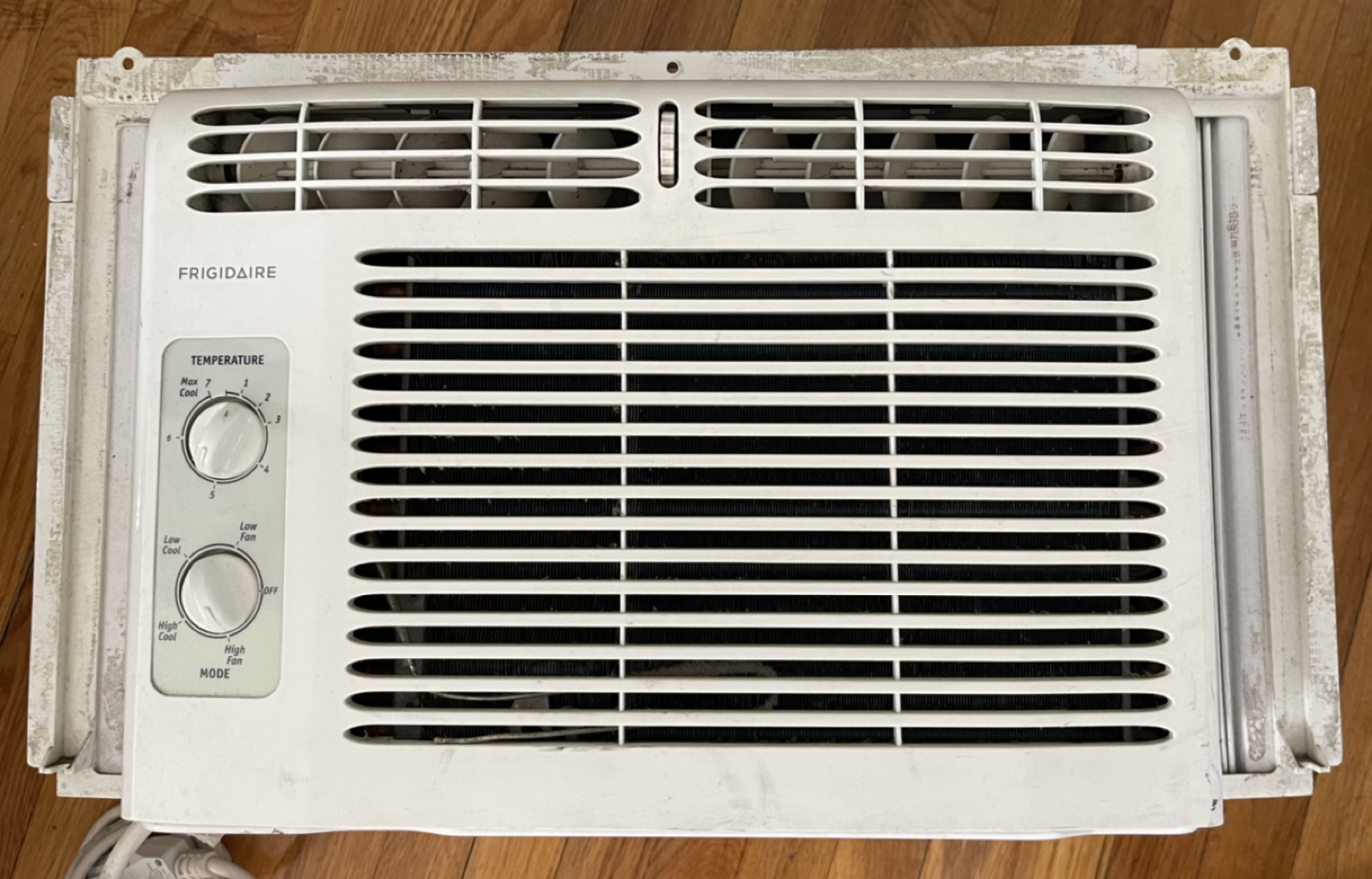 Frigidaire Window Air Conditioner - photo 2