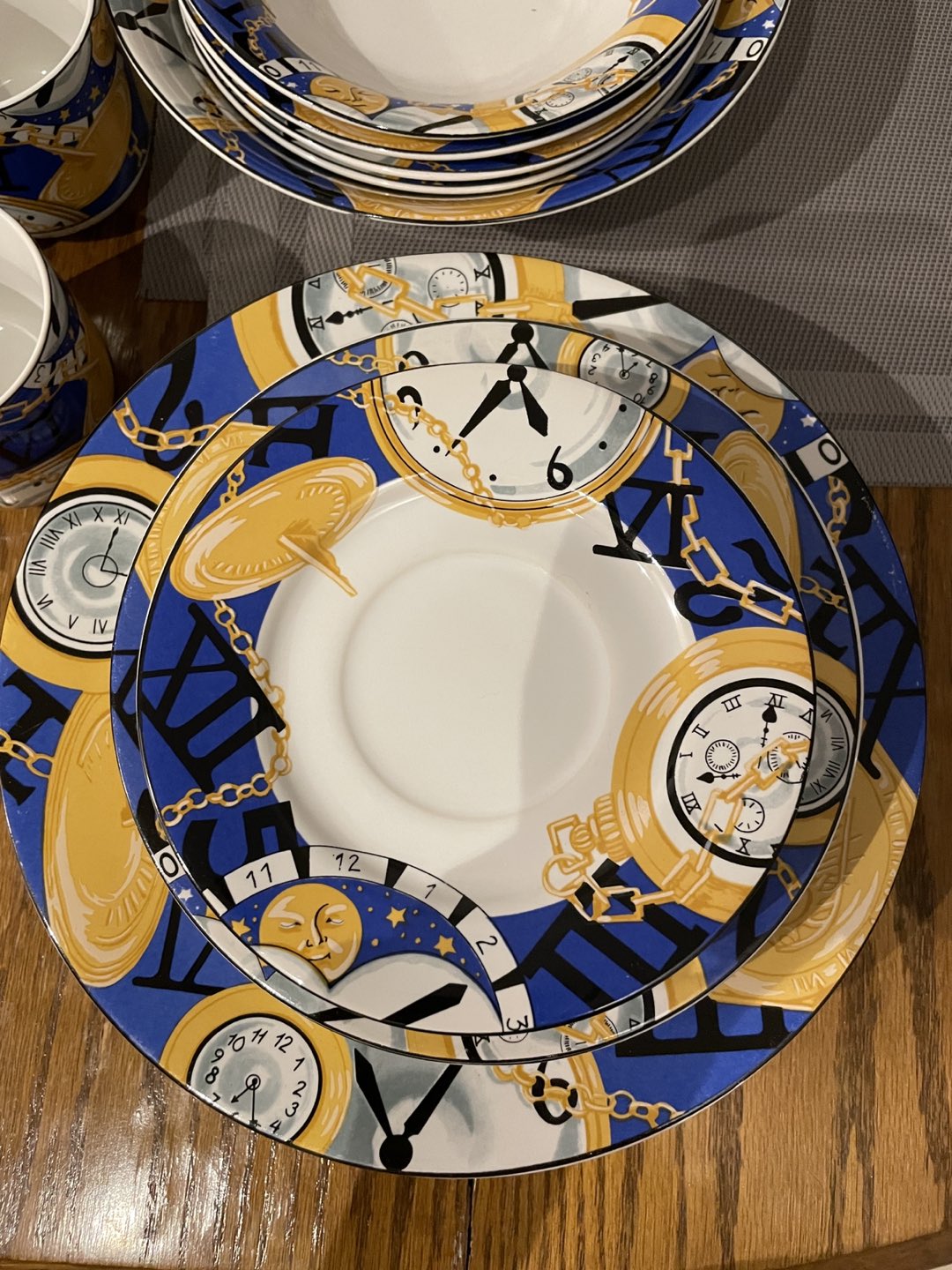 Moving out Sale: Set of plates