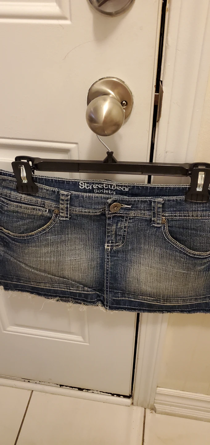 Short jeans skirt