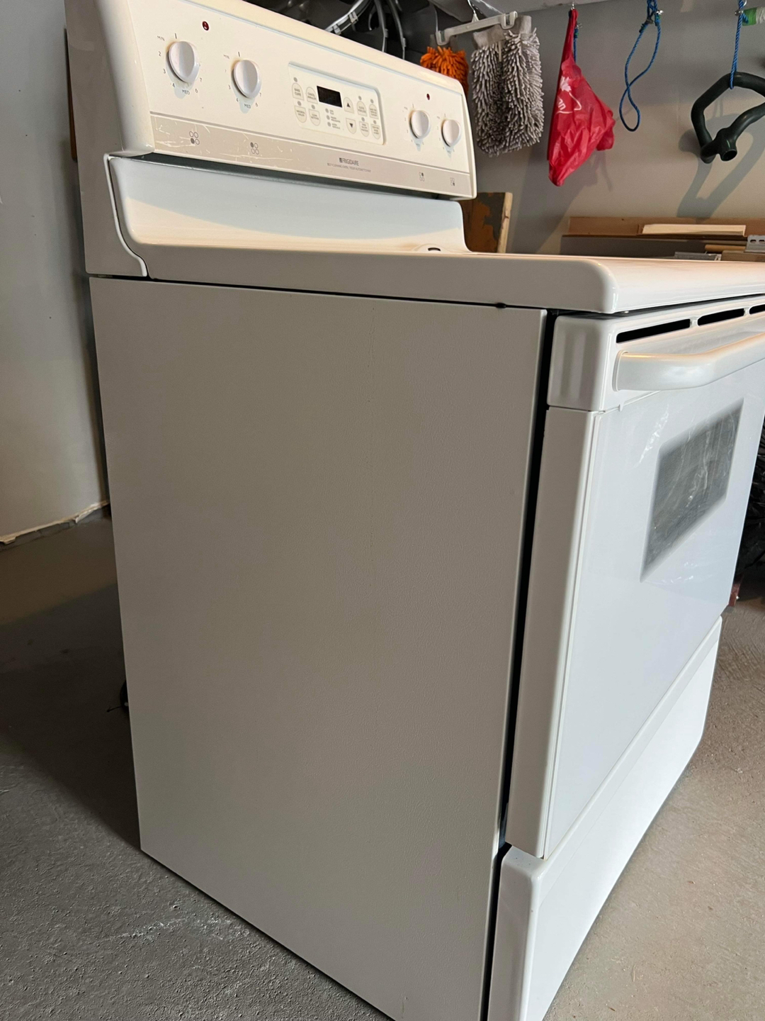 Frigidaire 30-inch electric oven - photo 5