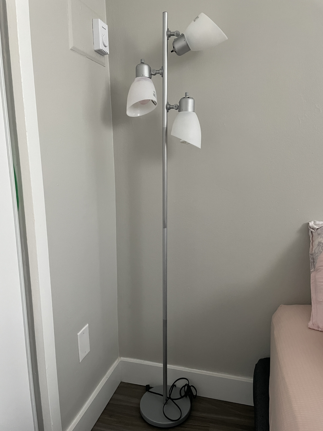 Floor lamp plus 3 EXTRA FREE LIGHT BULBS thumbnail