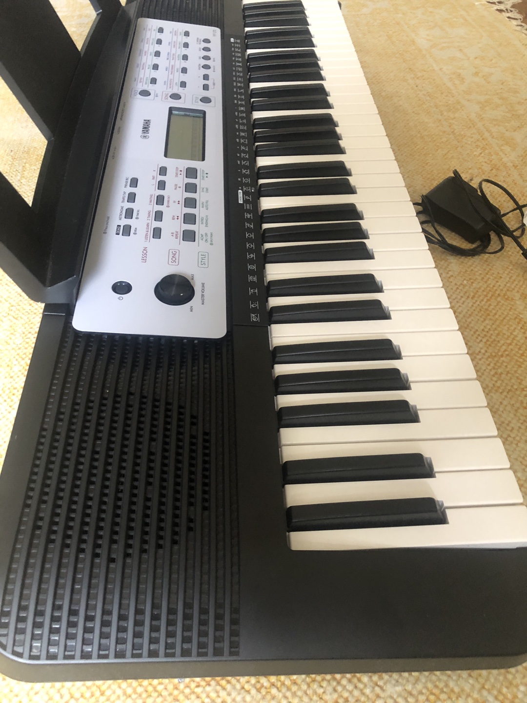 Nearly new piano keyboard  - photo 4