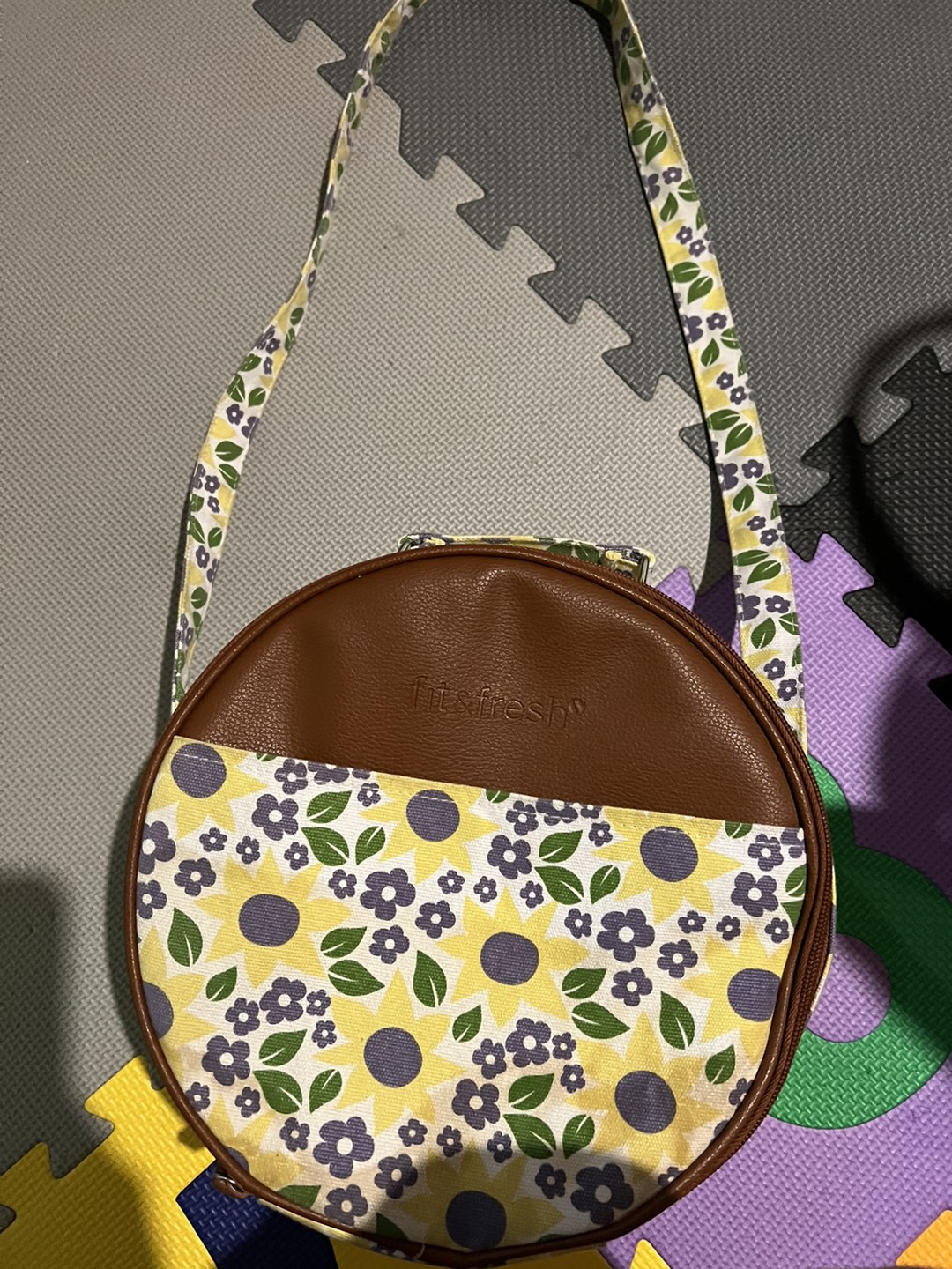 Round lunch bag thumbnail