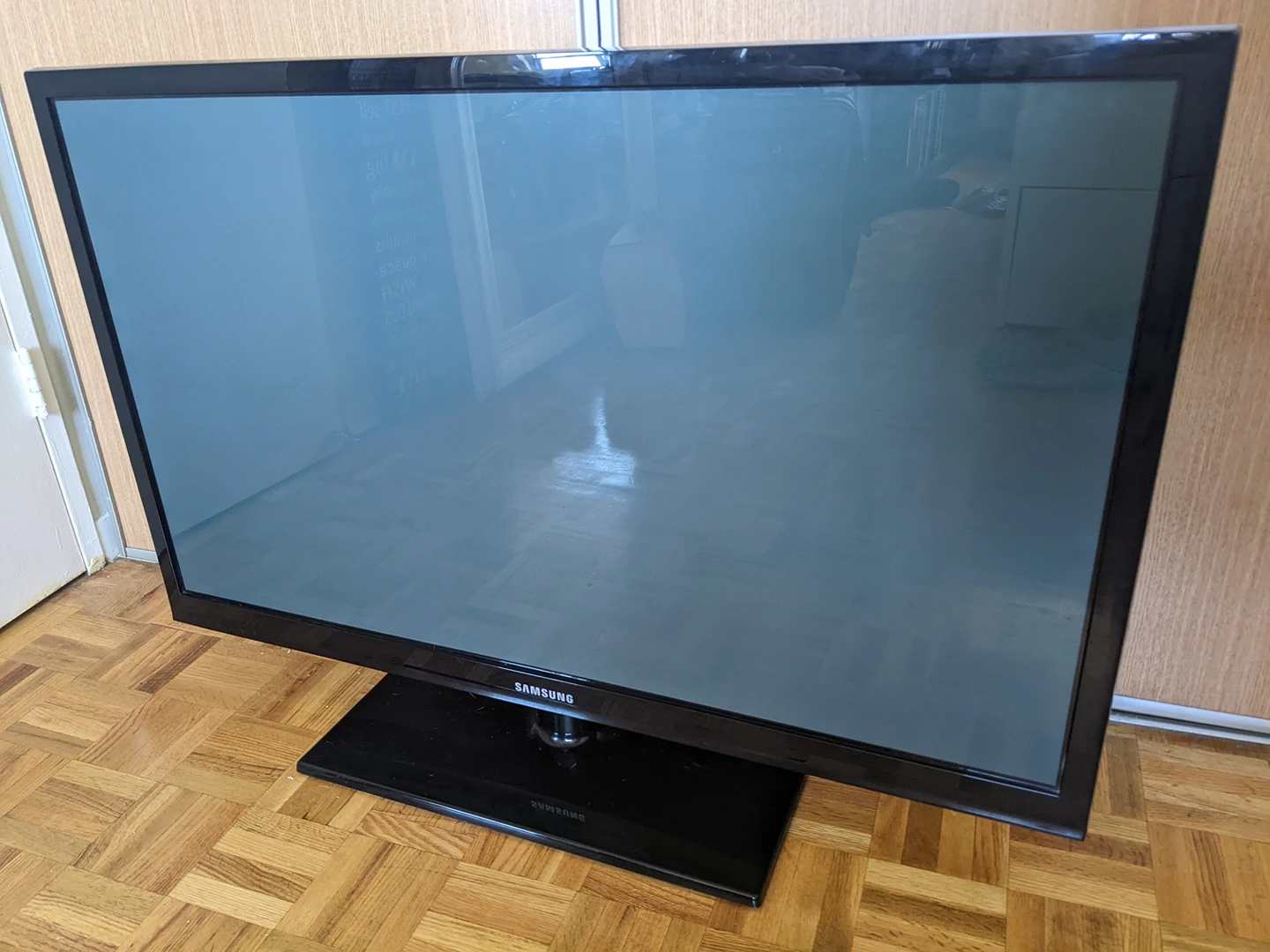 43" Samsung TV