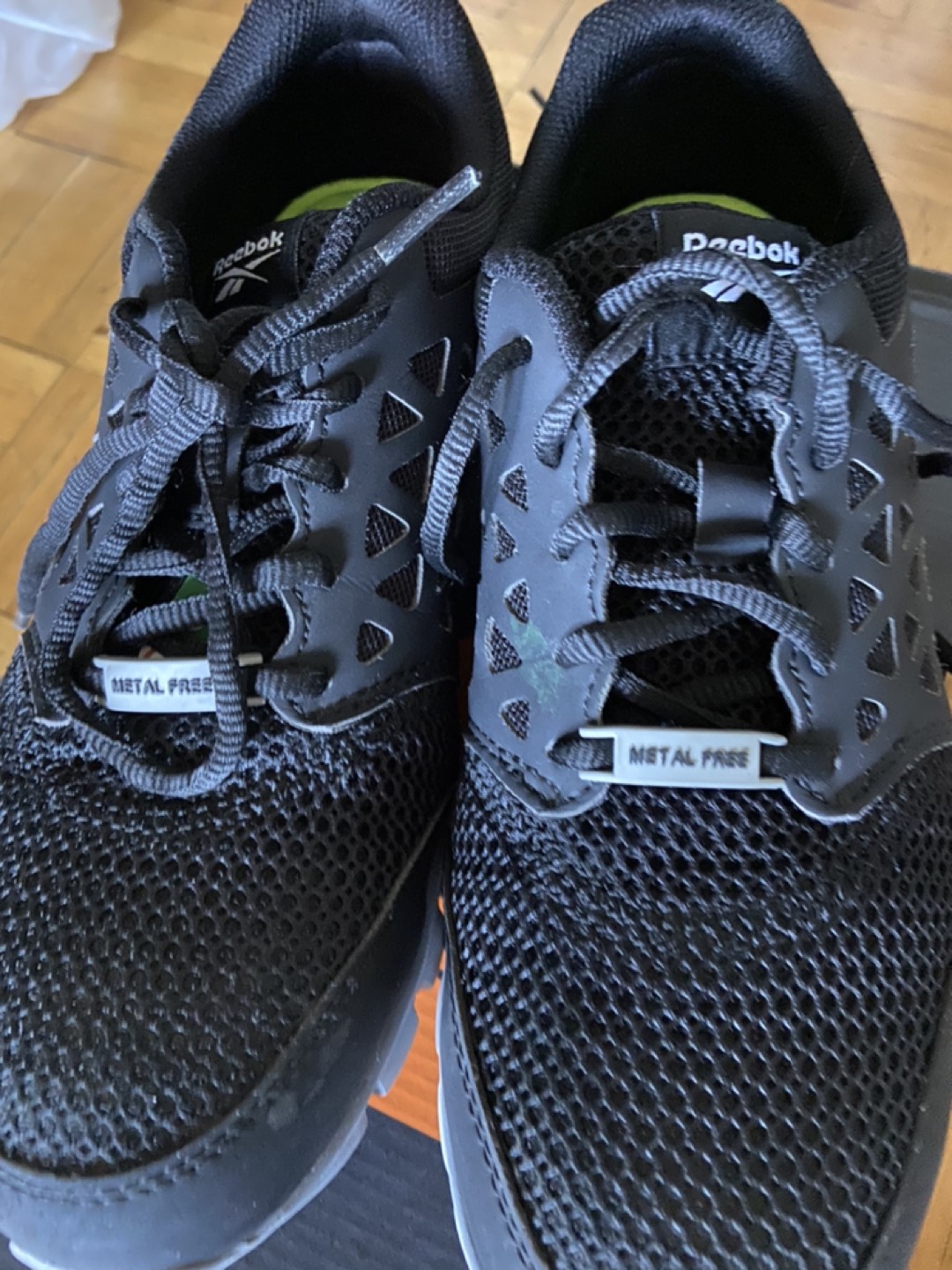 Like new Reebok steel toe shoes.            Size:7.5 - photo 5
