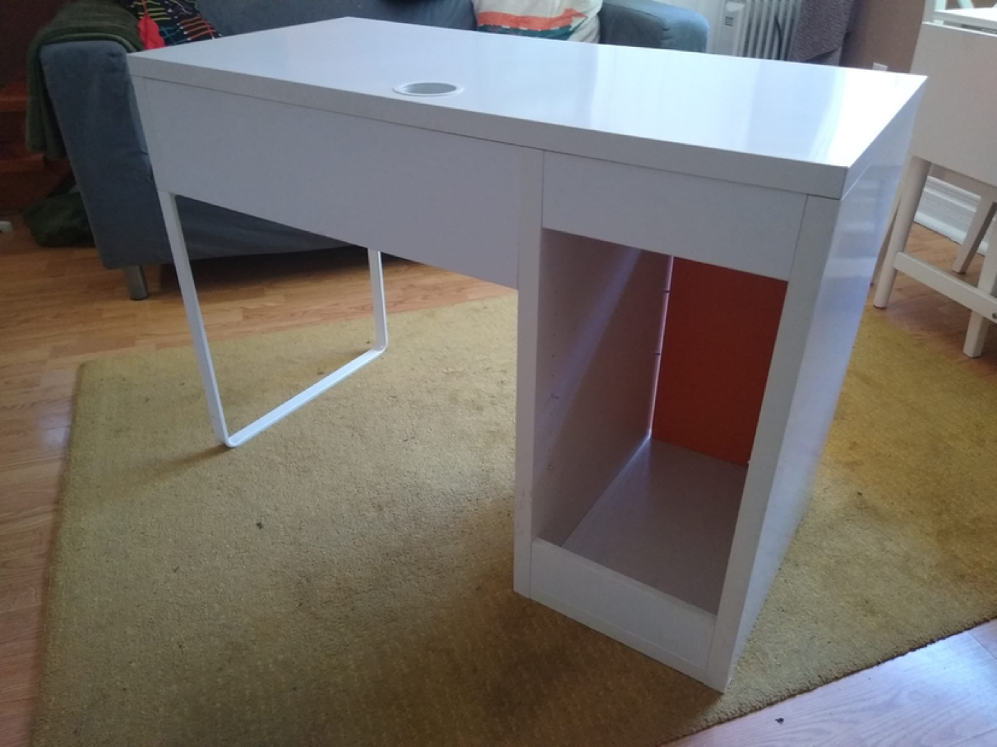 Desk - photo 4