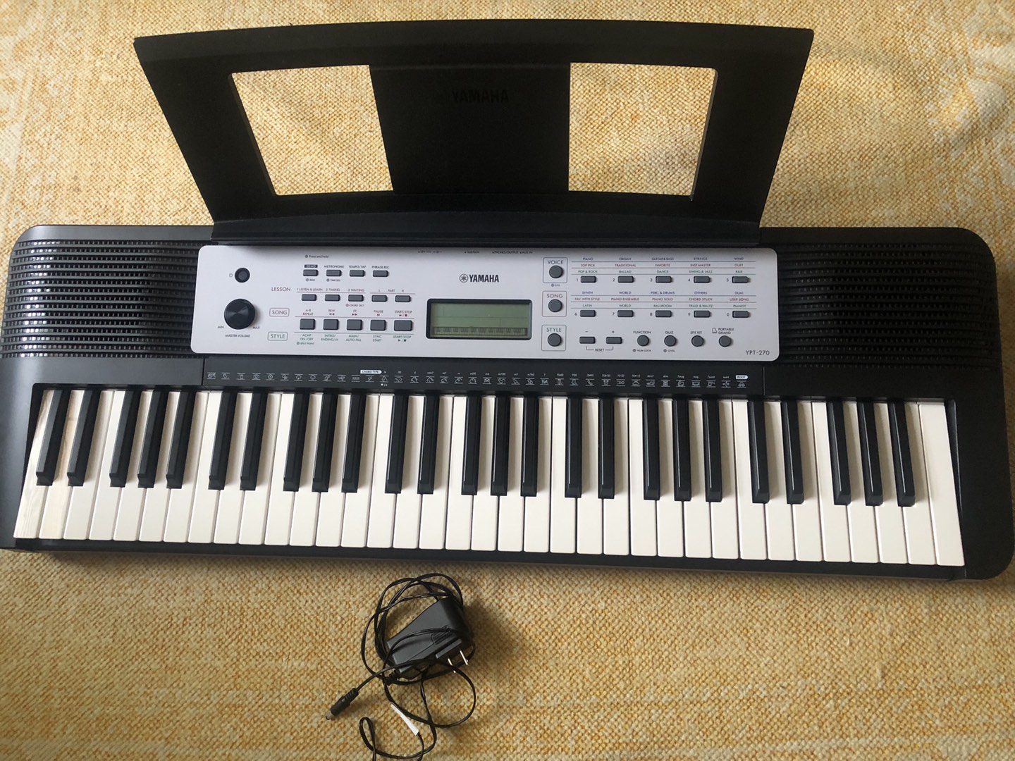 Nearly new piano keyboard 