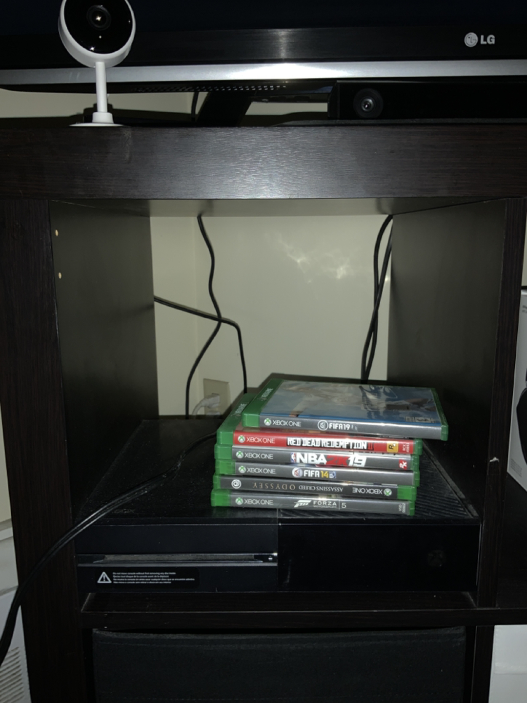 MOVING SALE XBOX ONE (FREE CD GAMES) thumbnail
