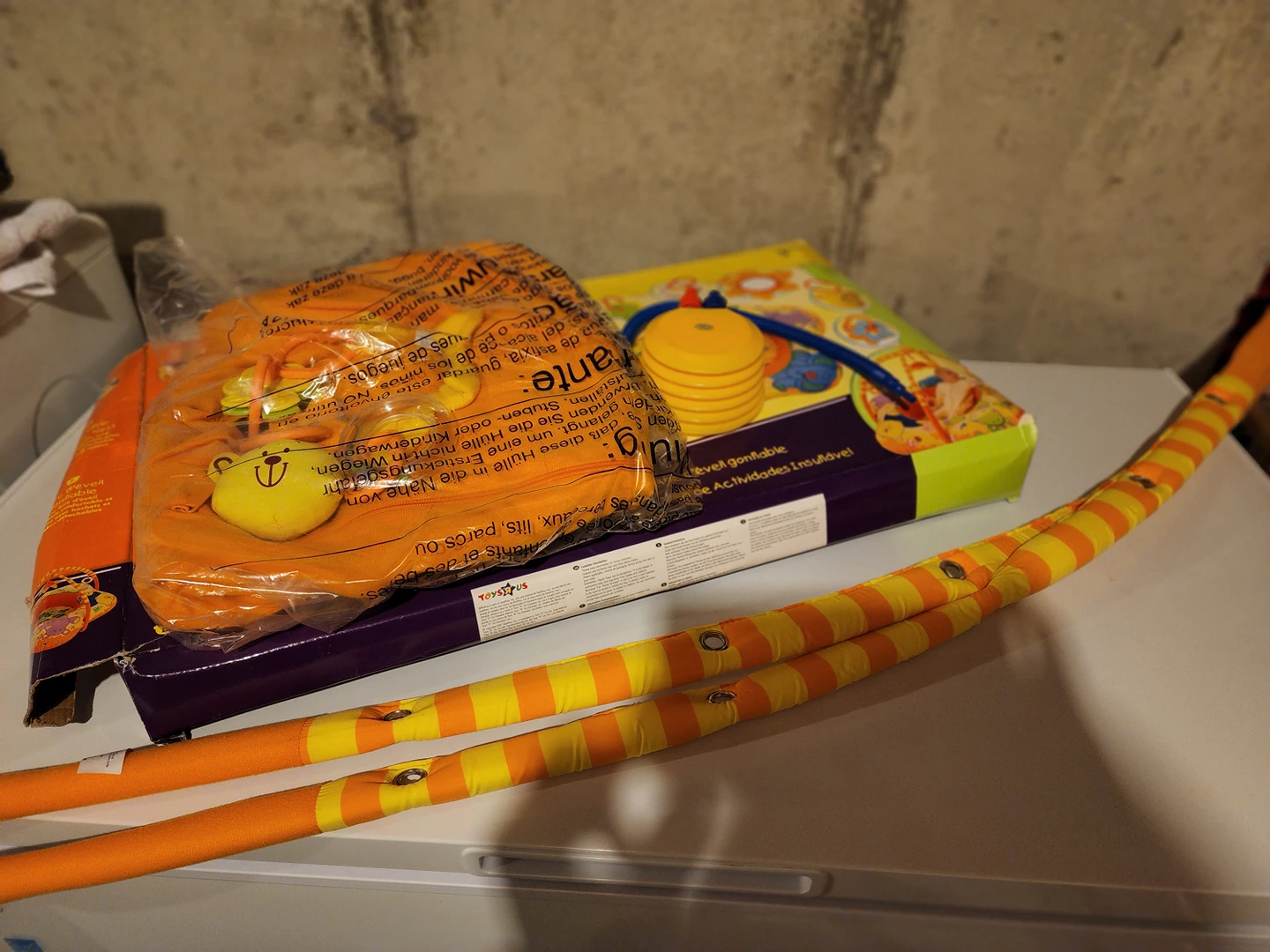 EUC - Bruin inflatable activity nest - photo 2
