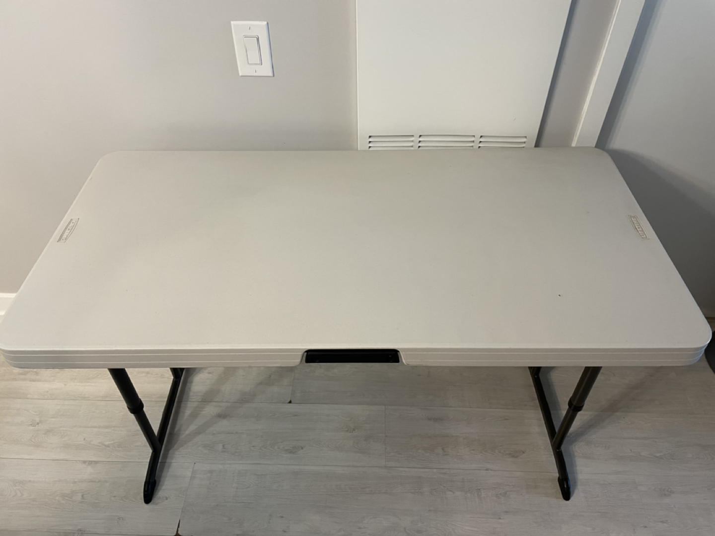 Foldable and height adjustment table