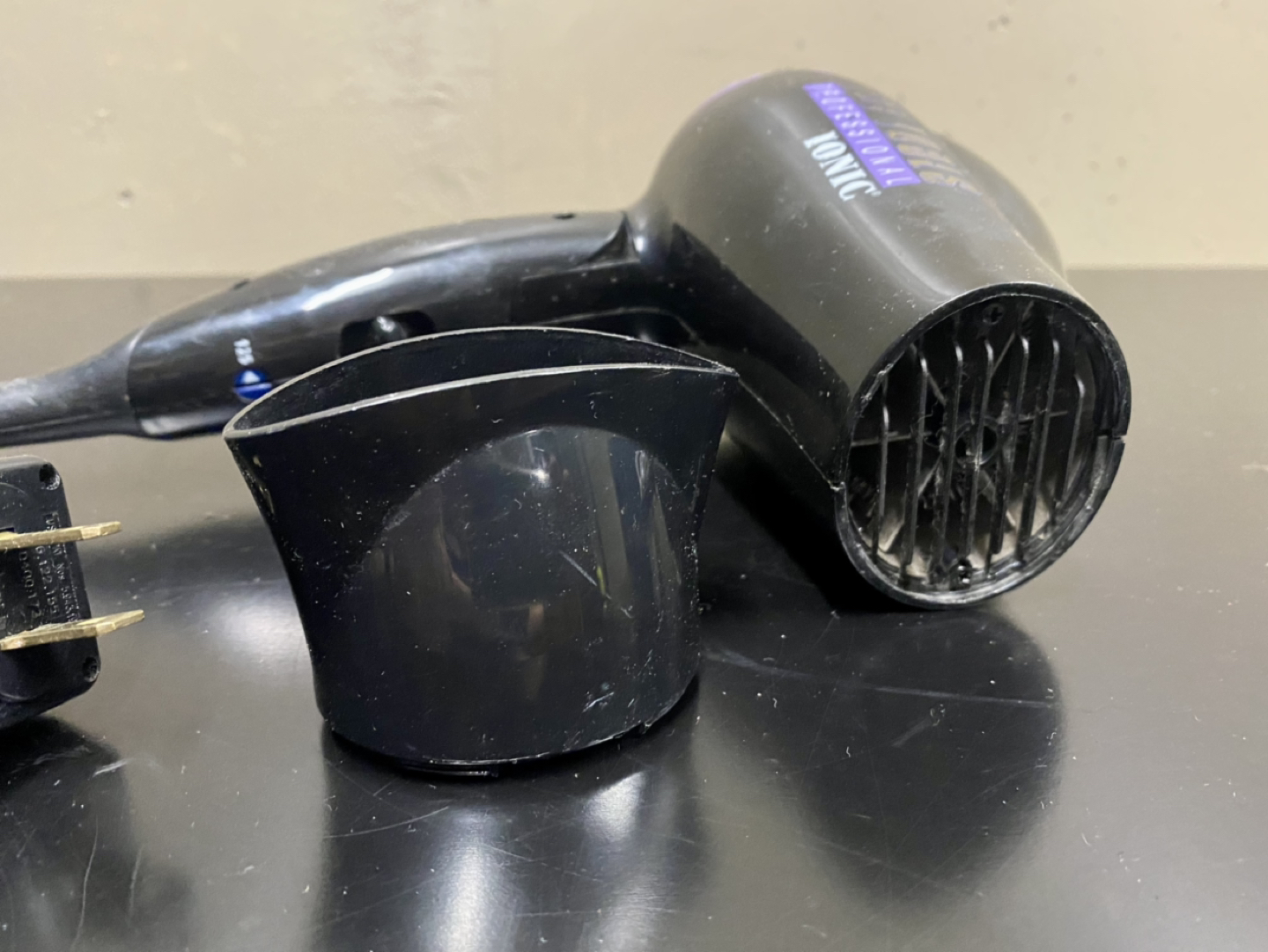 Price Drop! Ionic hair travel dryer thumbnail