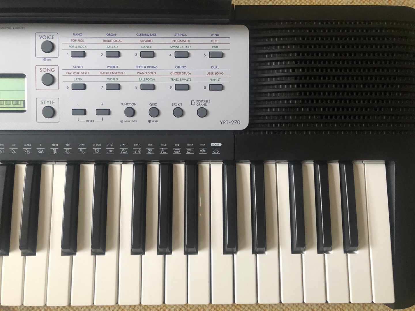 Nearly new piano keyboard  - photo 2