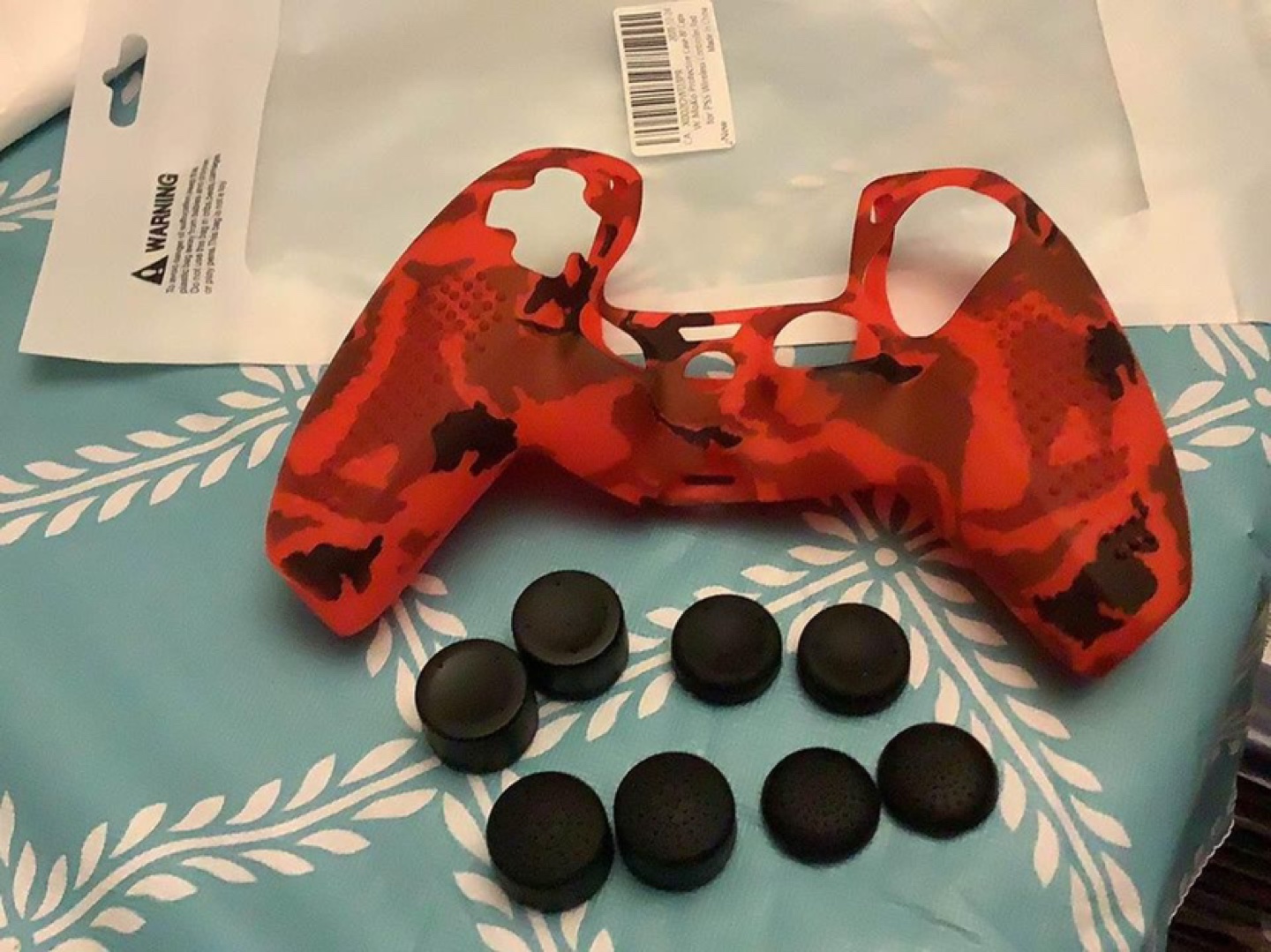 PS5 controller skin - red camo or blue - photo 2