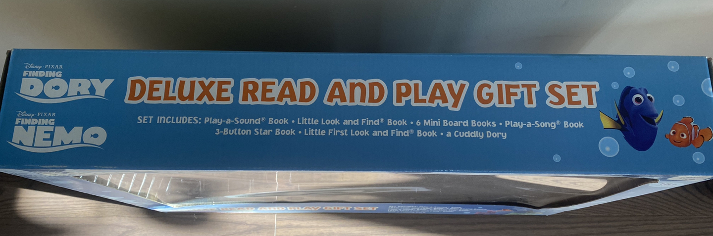 Finding Nemo, Dory, Deluxe Read and Play gift set for kids image indicator(2)