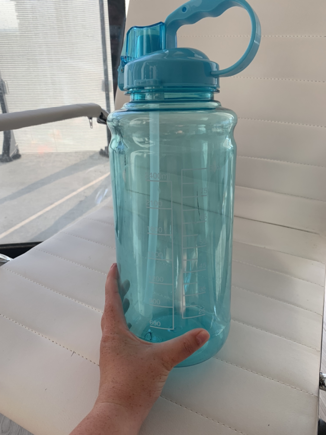 Super large water bottle - photo 2
