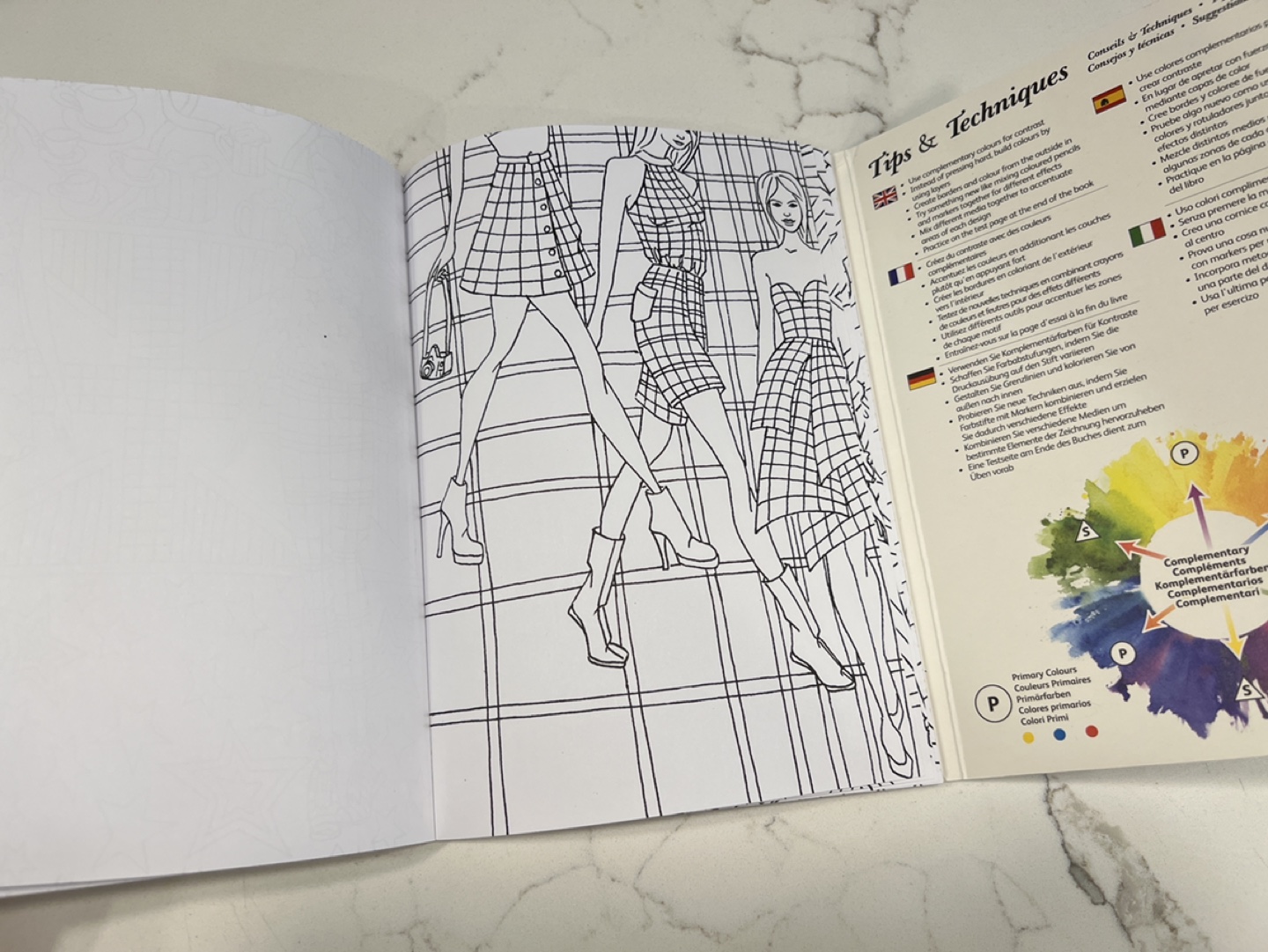 Fashion colouring book #freecycle - photo 3