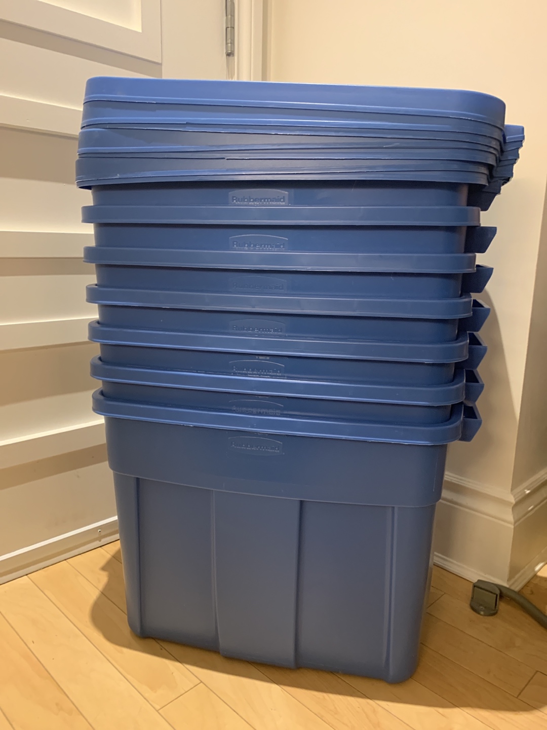 68.1 L Rubbermaid Totes - 8 Available - photo 2