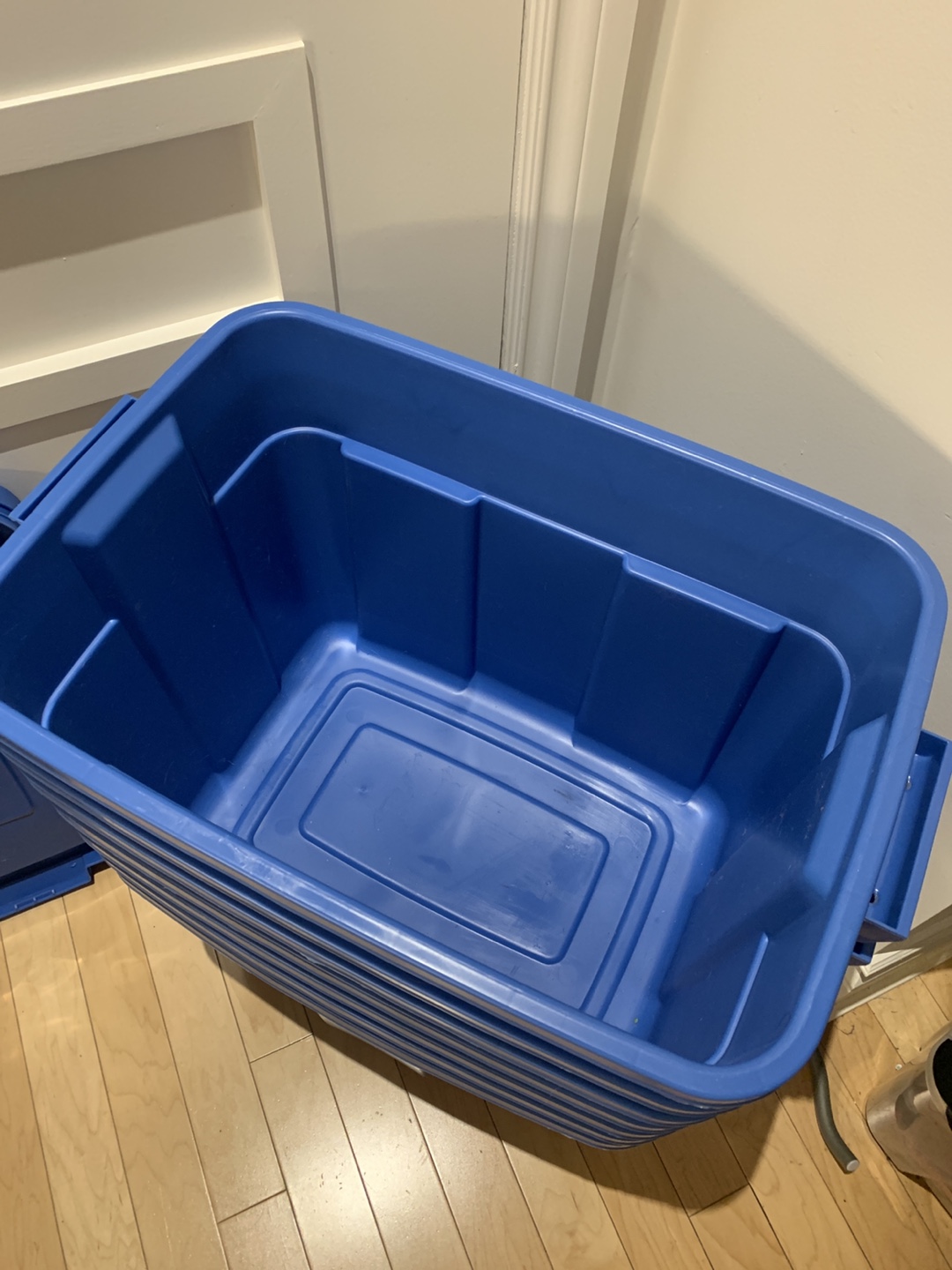 68.1 L Rubbermaid Totes - 8 Available - photo 4