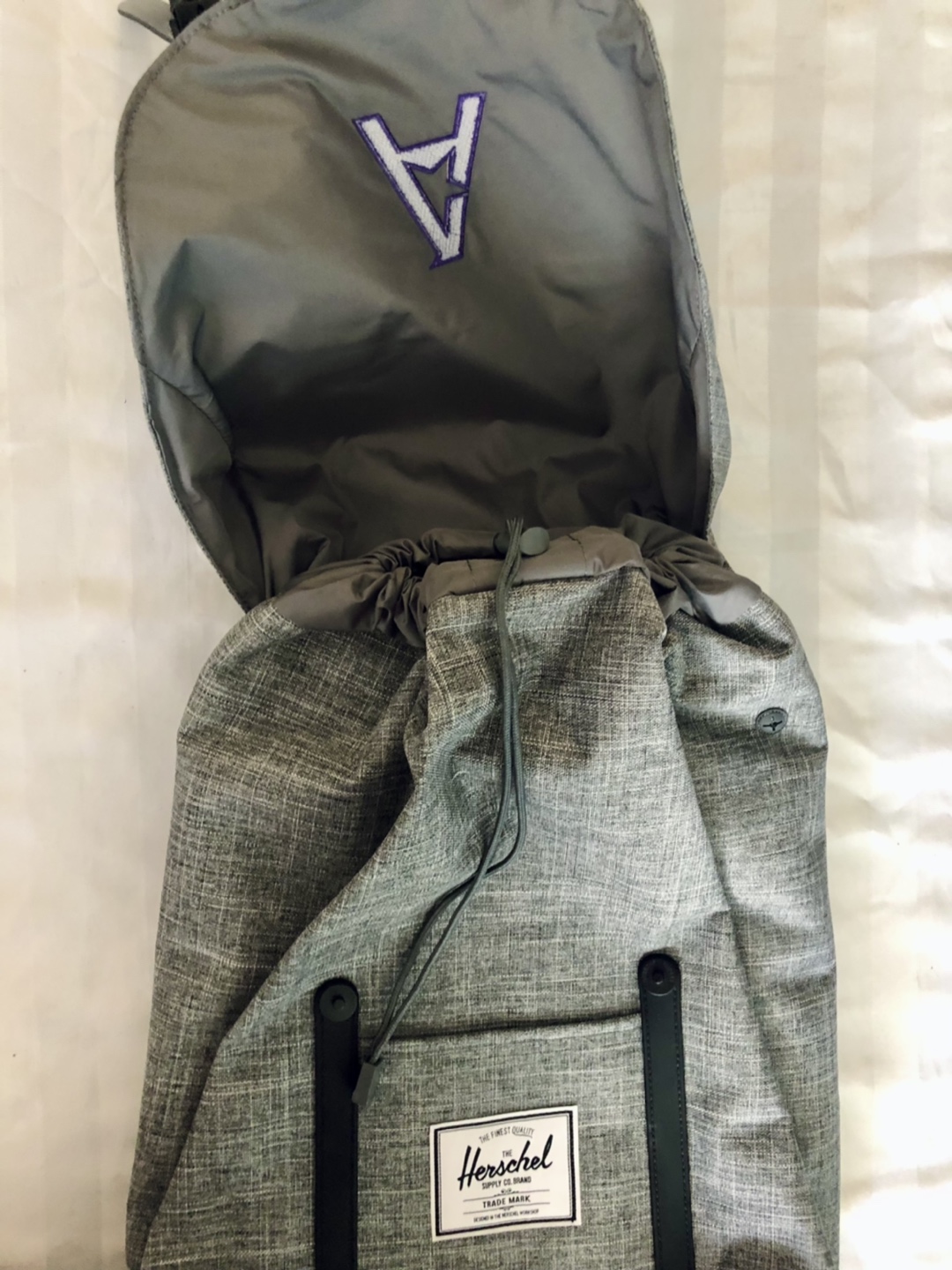 Herschel Retreat Backpack image indicator(3)