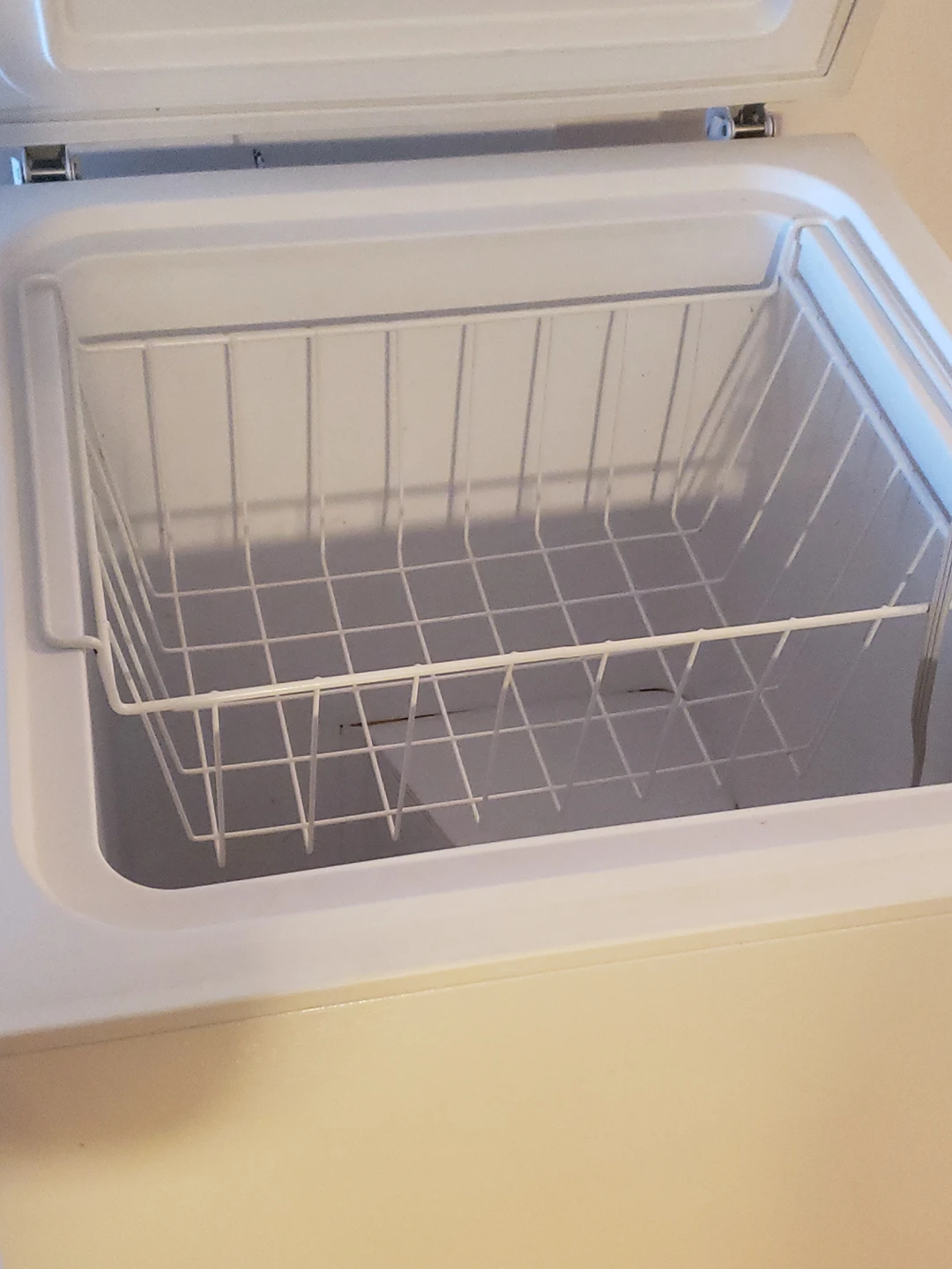 Small chest freezer for sale - photo 2