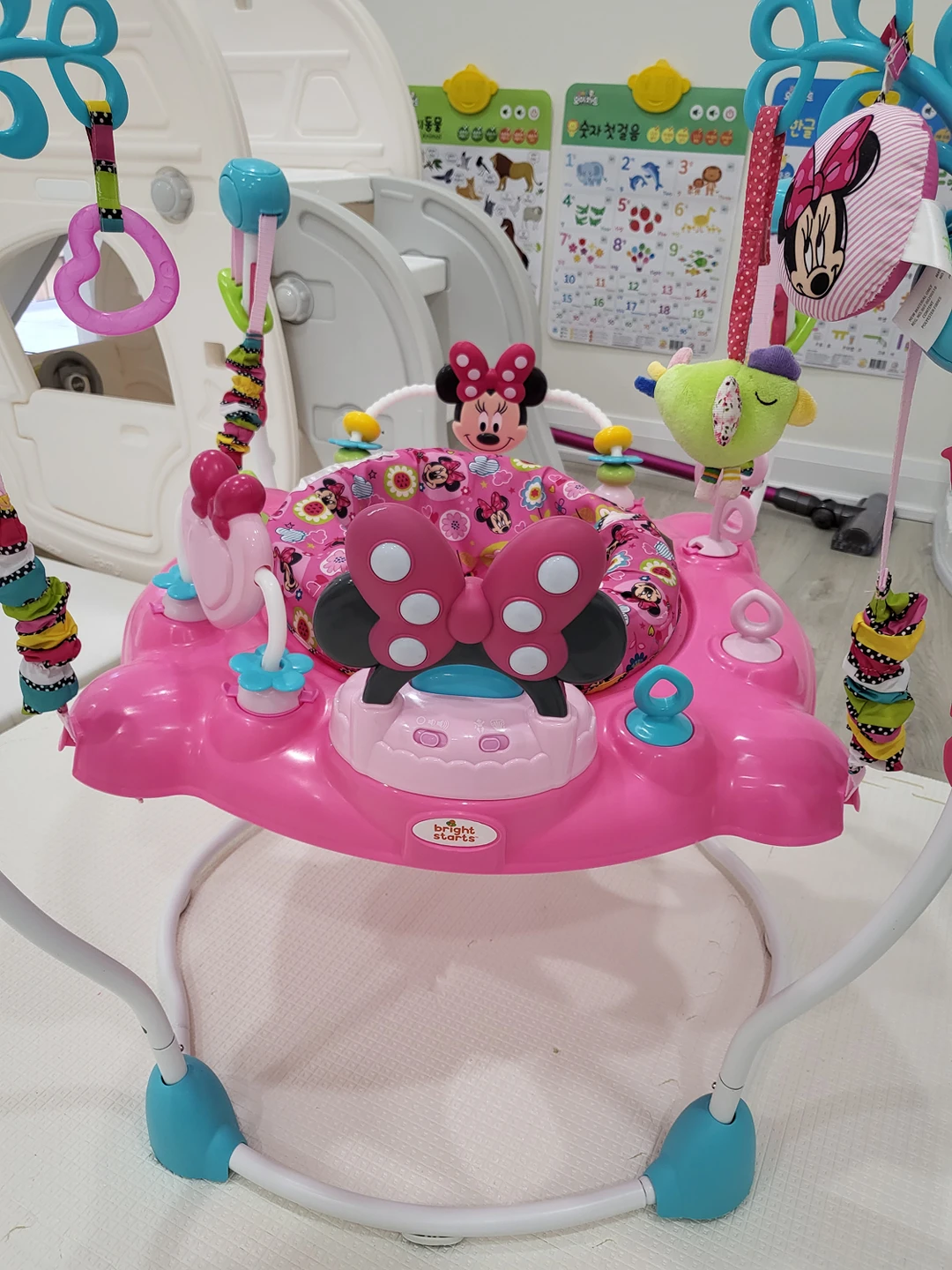 selling minnie mouse jumperoo thumbnail
