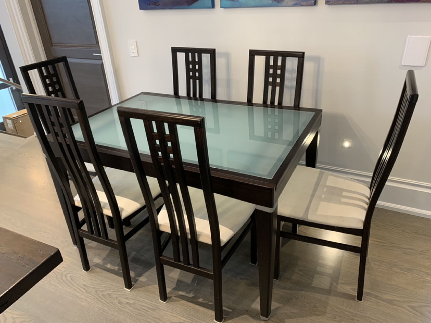 Tempered glass table with 6 wooden chairs