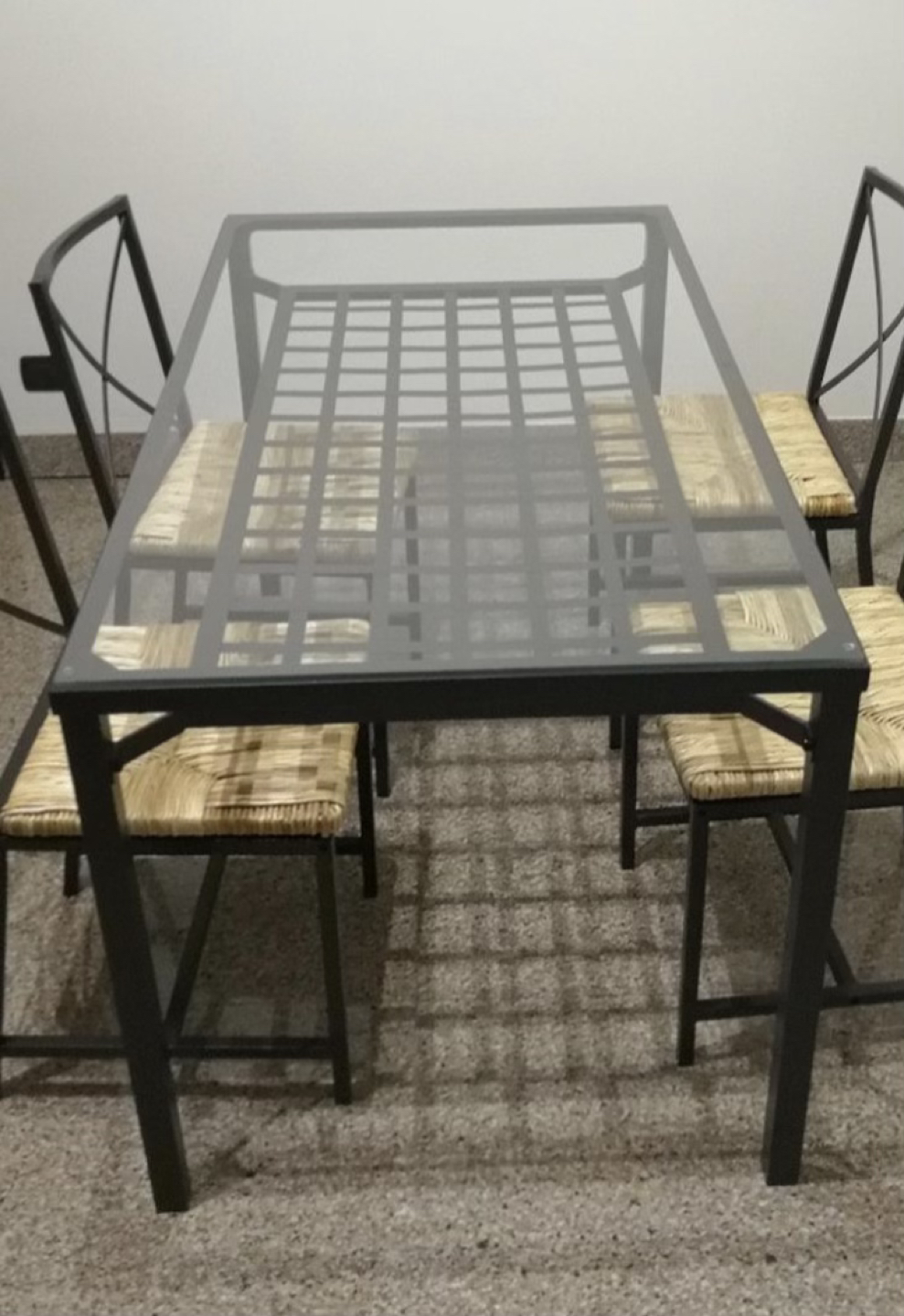 Moving Out Sale: Dining table - photo 2