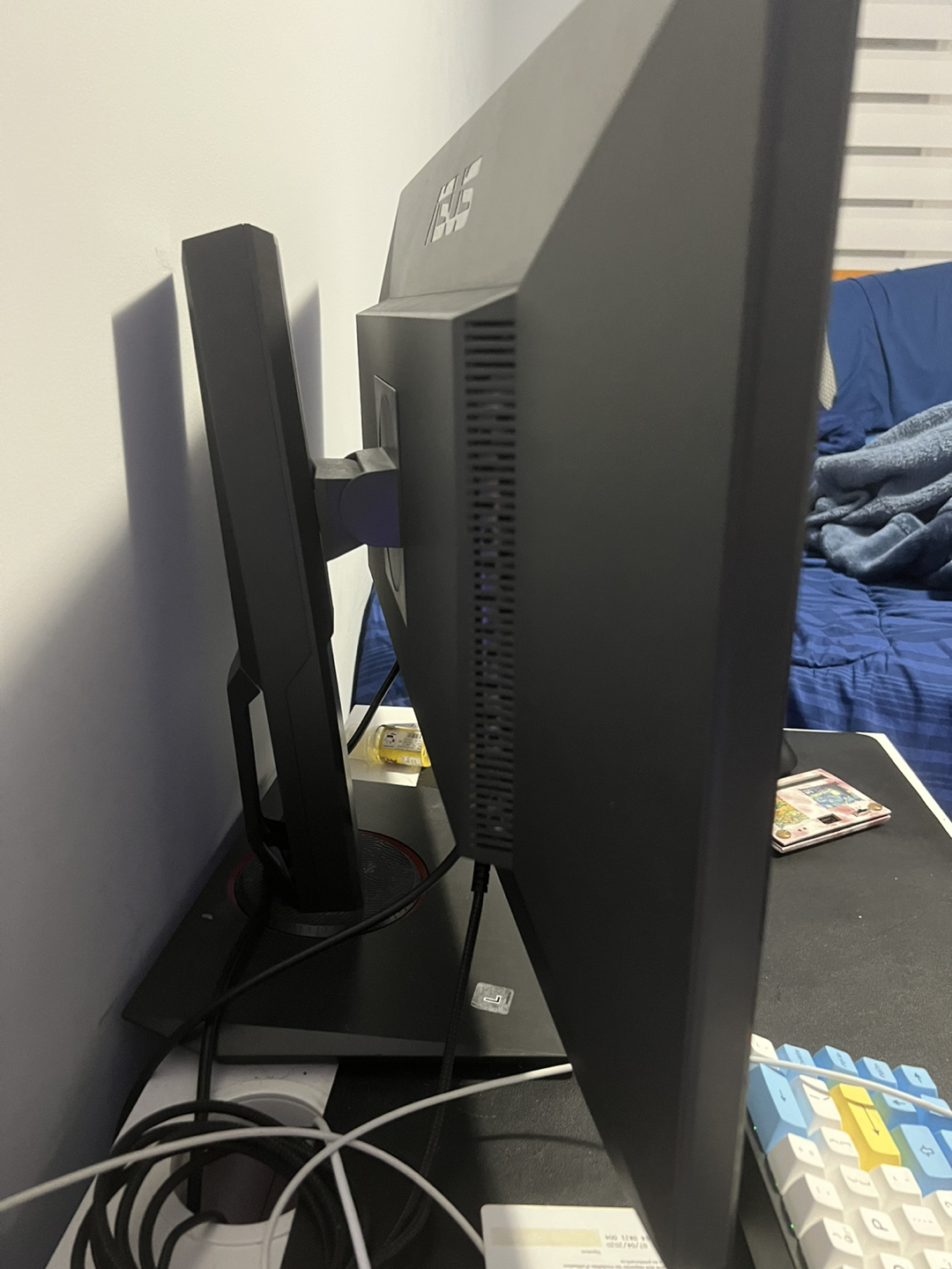 Gaming monitor / skate board / camera for sale image indicator(8)