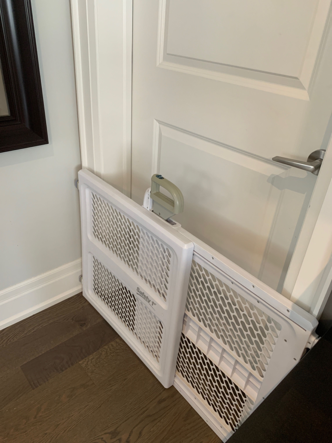 Safety 1st lift lock safety gate image indicator(3)