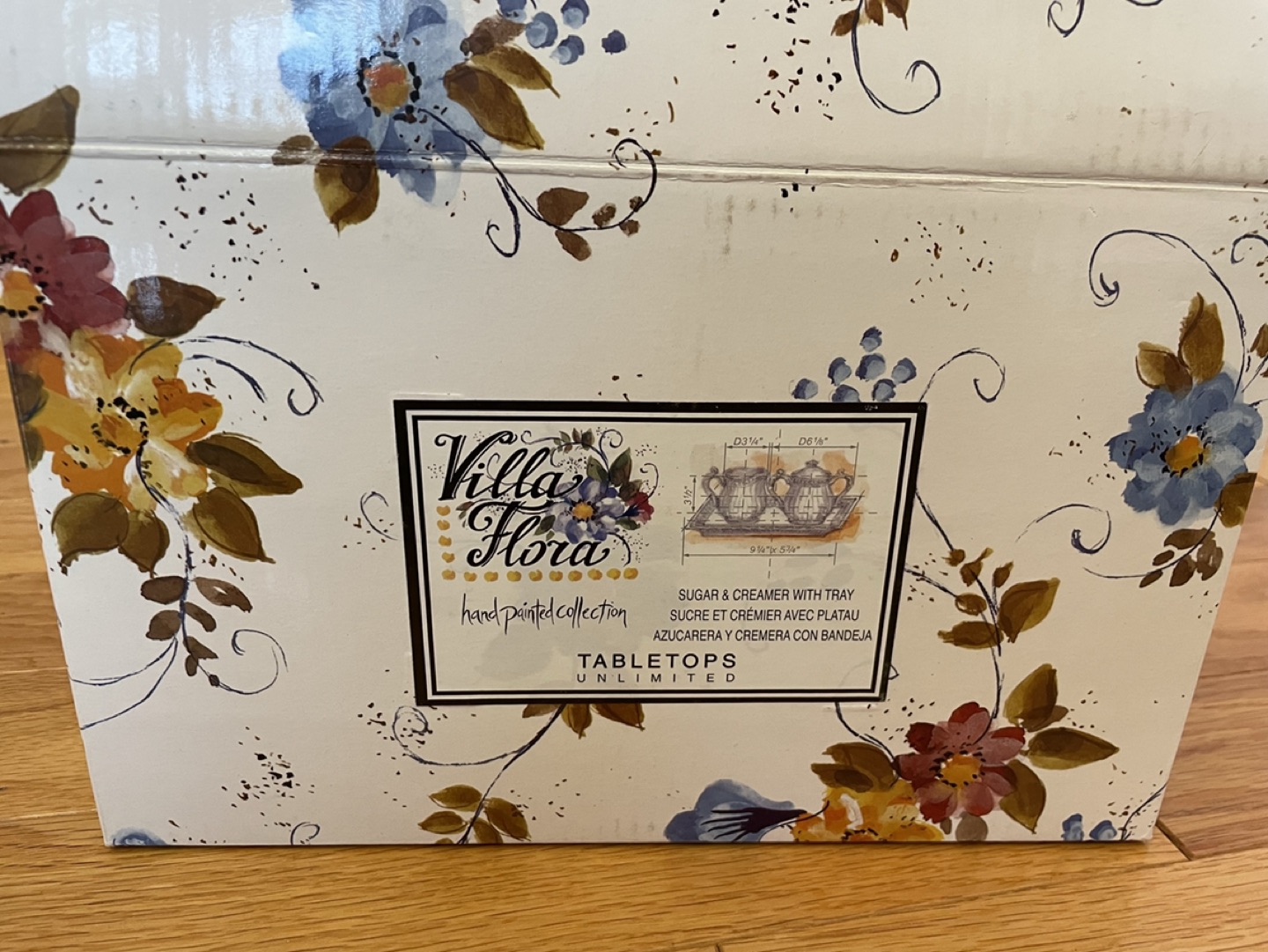 Villa Flora Tabletops Unlimited Teapot & Sugar & Creamer w/ Tray image indicator(2)