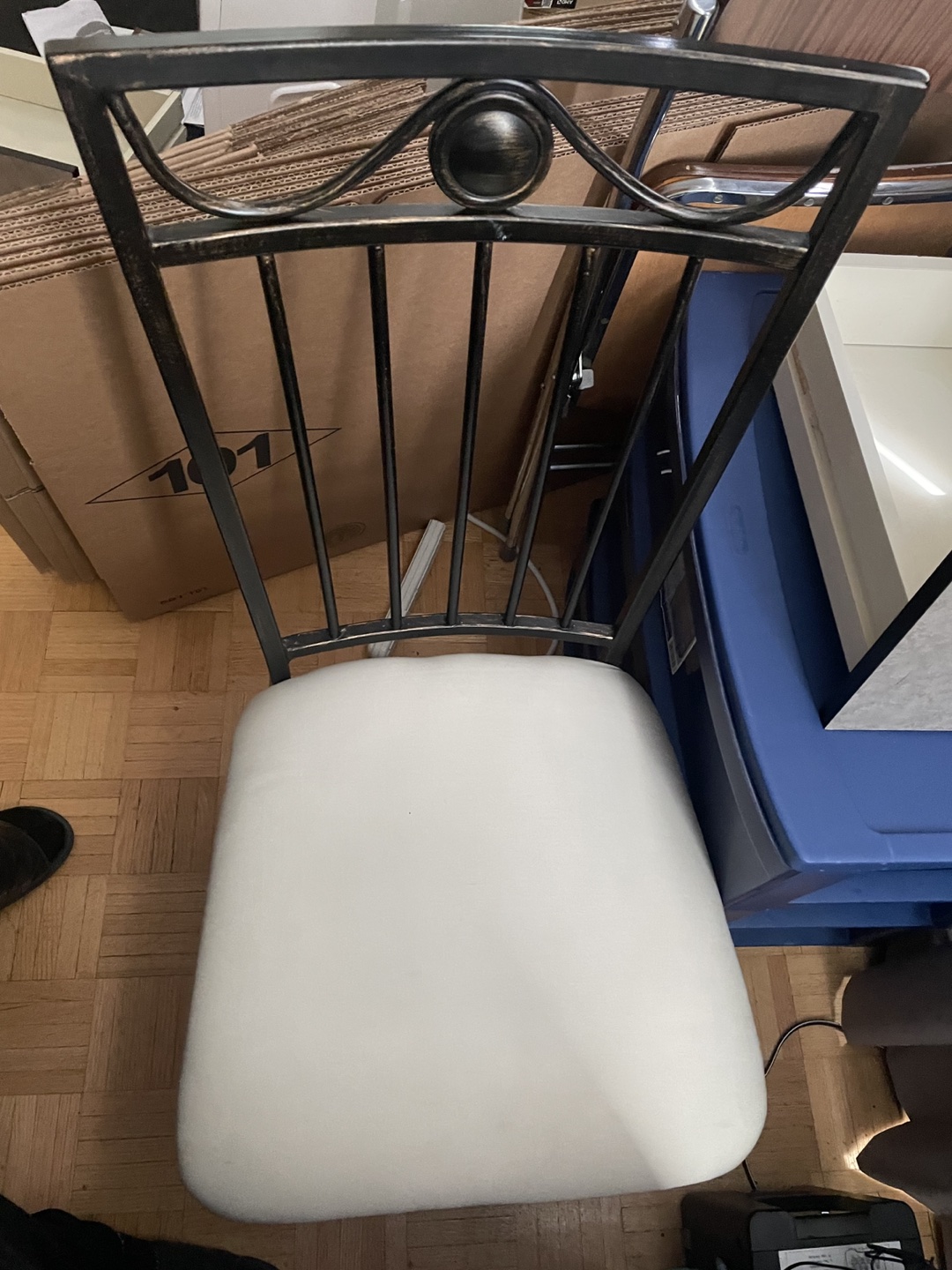 4 Metal chairs with white seat