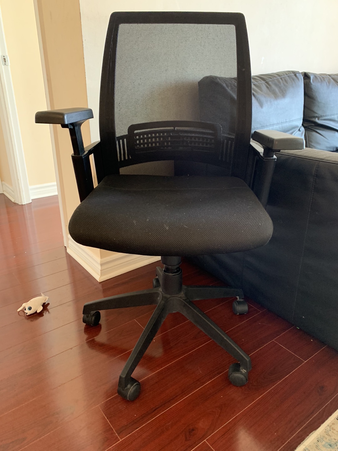Like new office chair