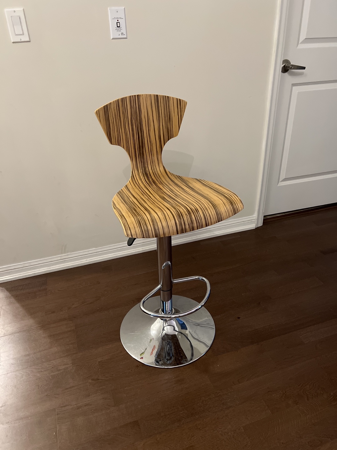 Bar Stool - adjustable height