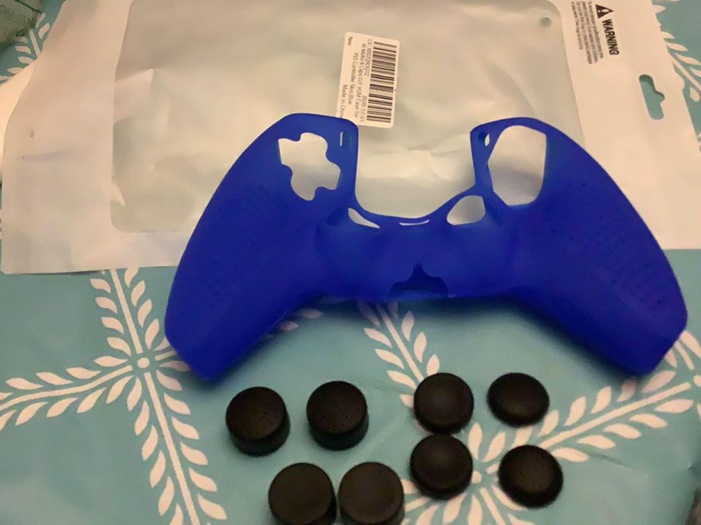 PS5 controller skin - red camo or blue