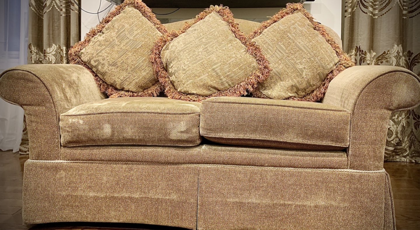 Selling a fabulous fabric 5 piece sofa thumbnail