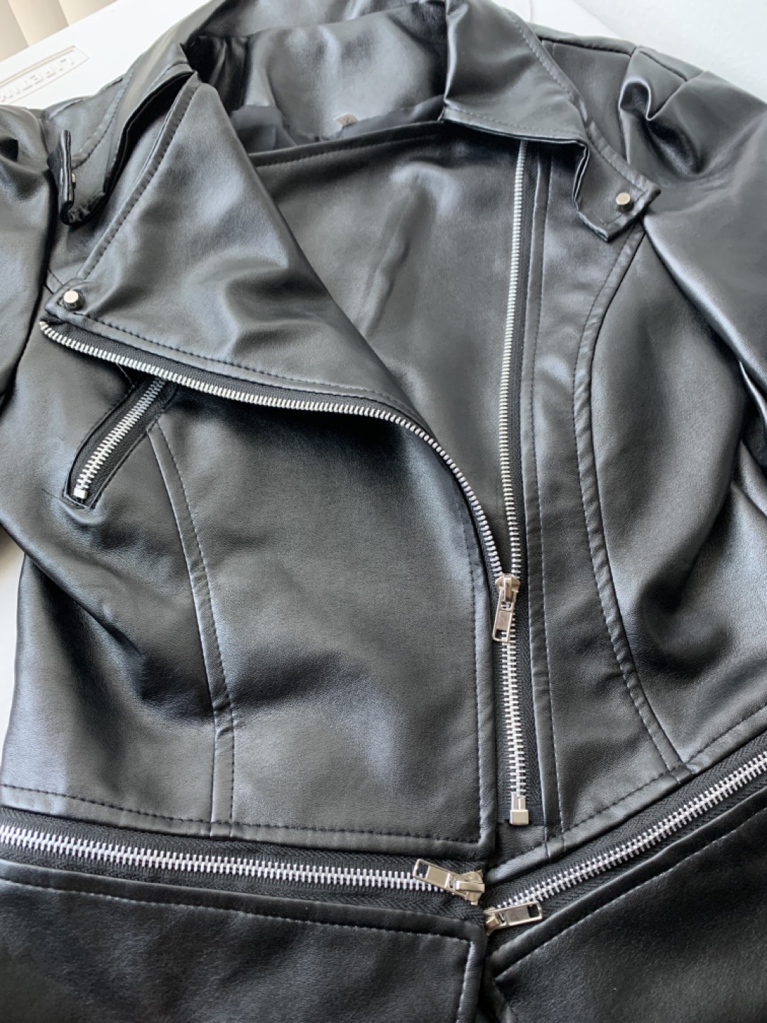 Women 2 ways Leather jacket Small(brand new) image indicator(2)