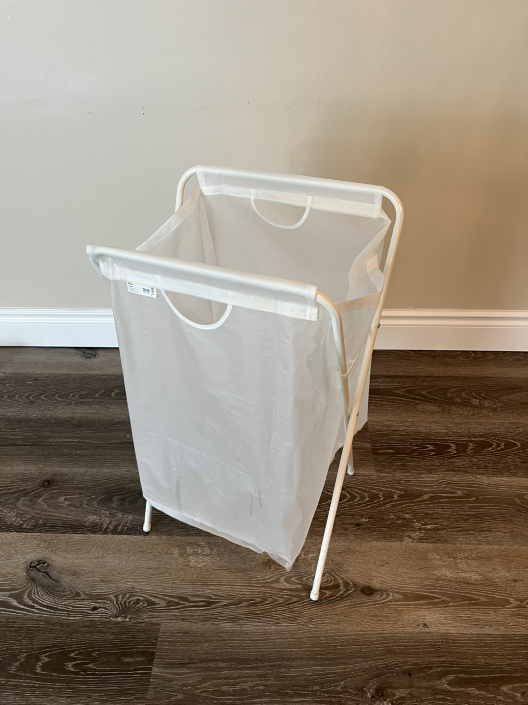 URGENT! #freecycle Laundry bin thumbnail