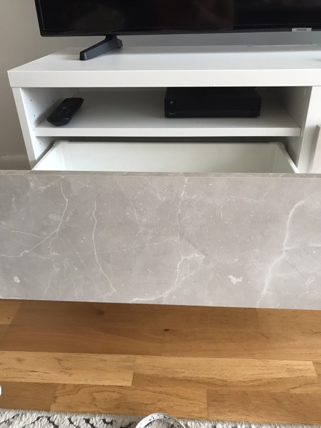 IKEA elegant TV stand, excellent condition - photo 2