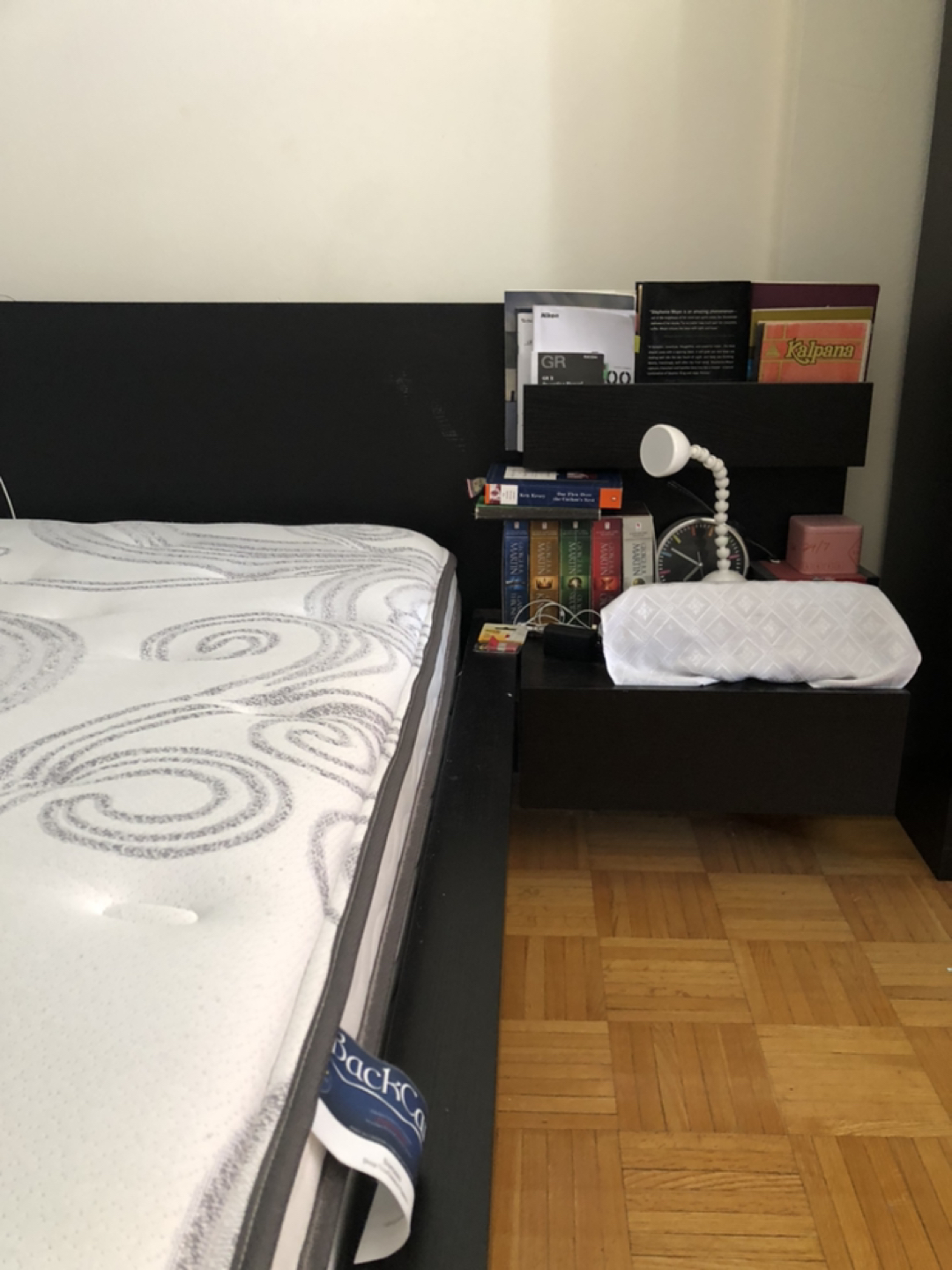 IKEA MALM 4-piece Bedroom Set - photo 4
