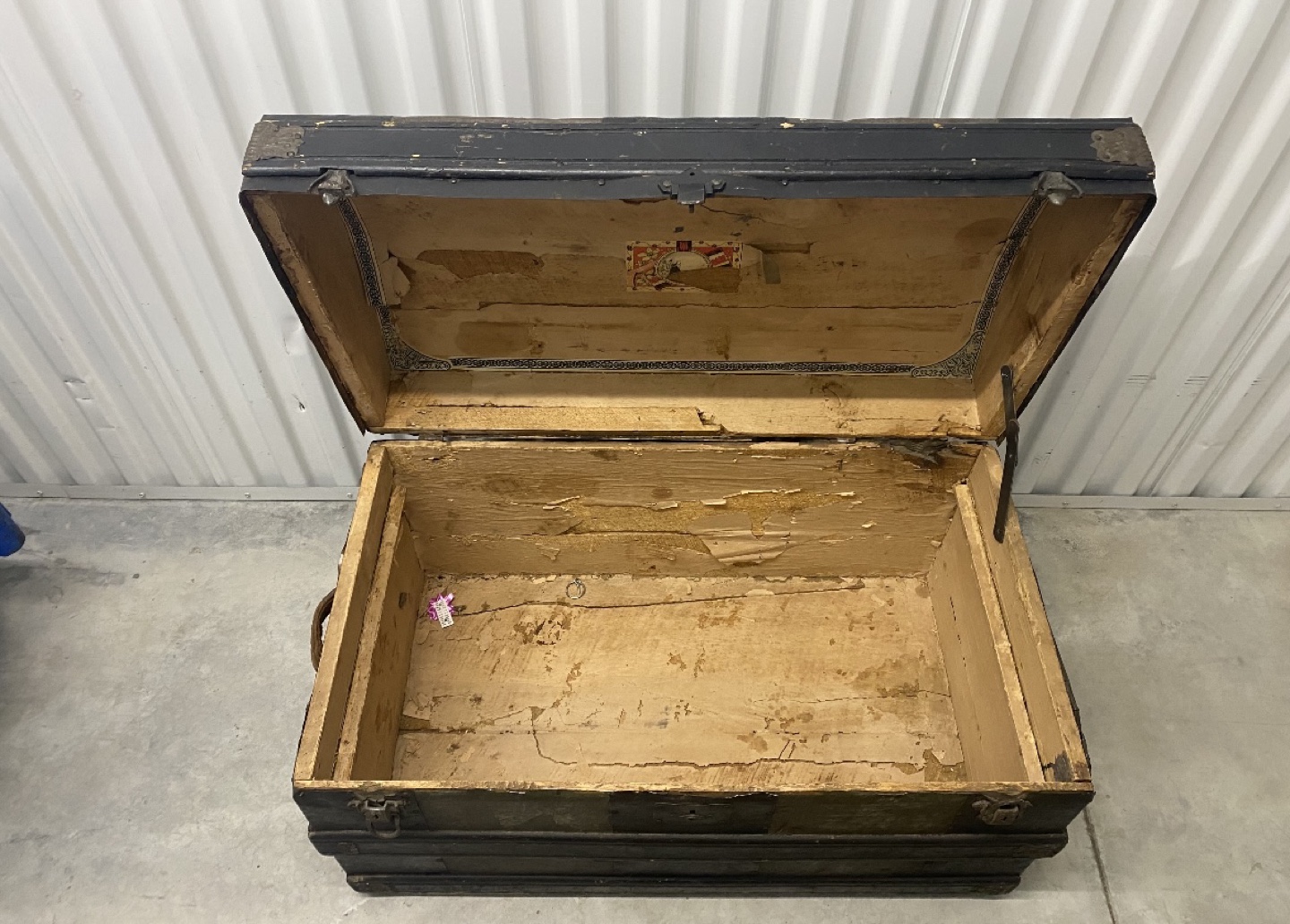 Antique Chest image indicator(2)