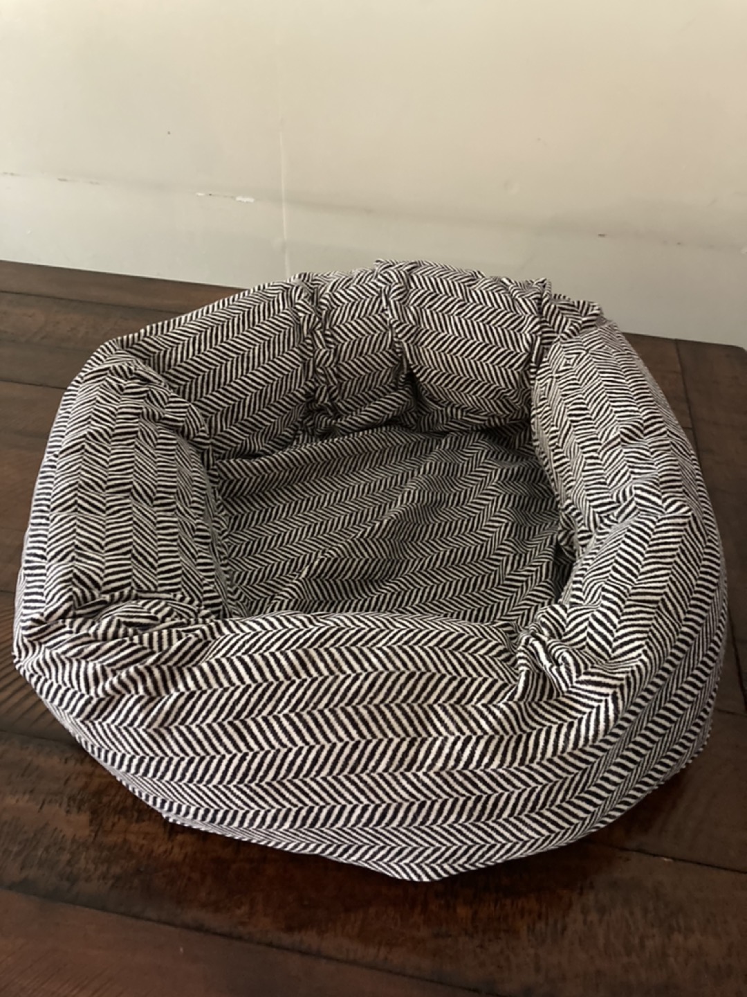 Medium size dog bed