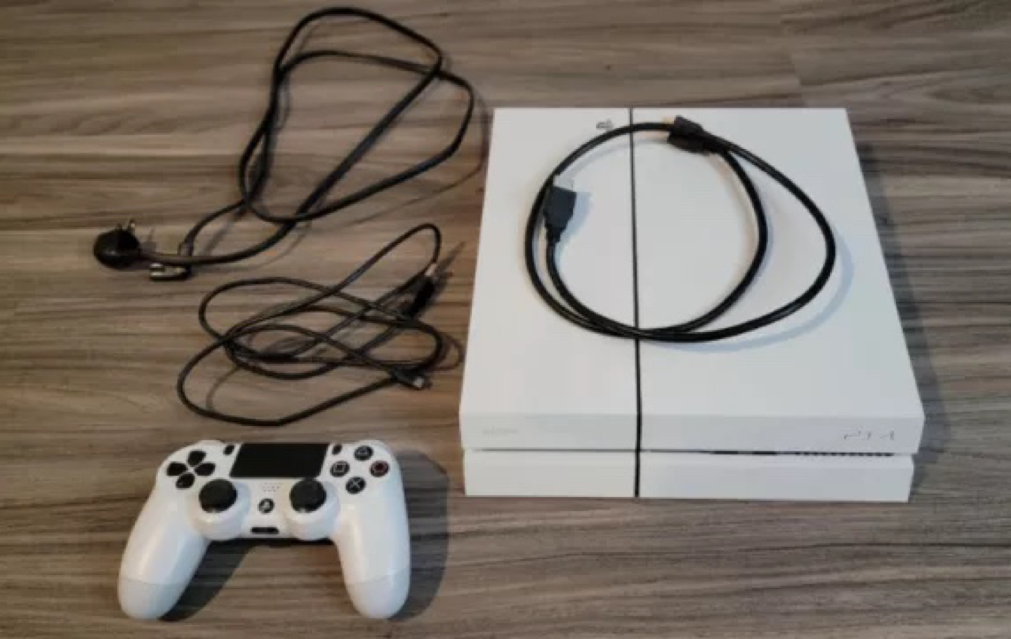 Destiny White PS4 Bundle with game (game not shown) thumbnail