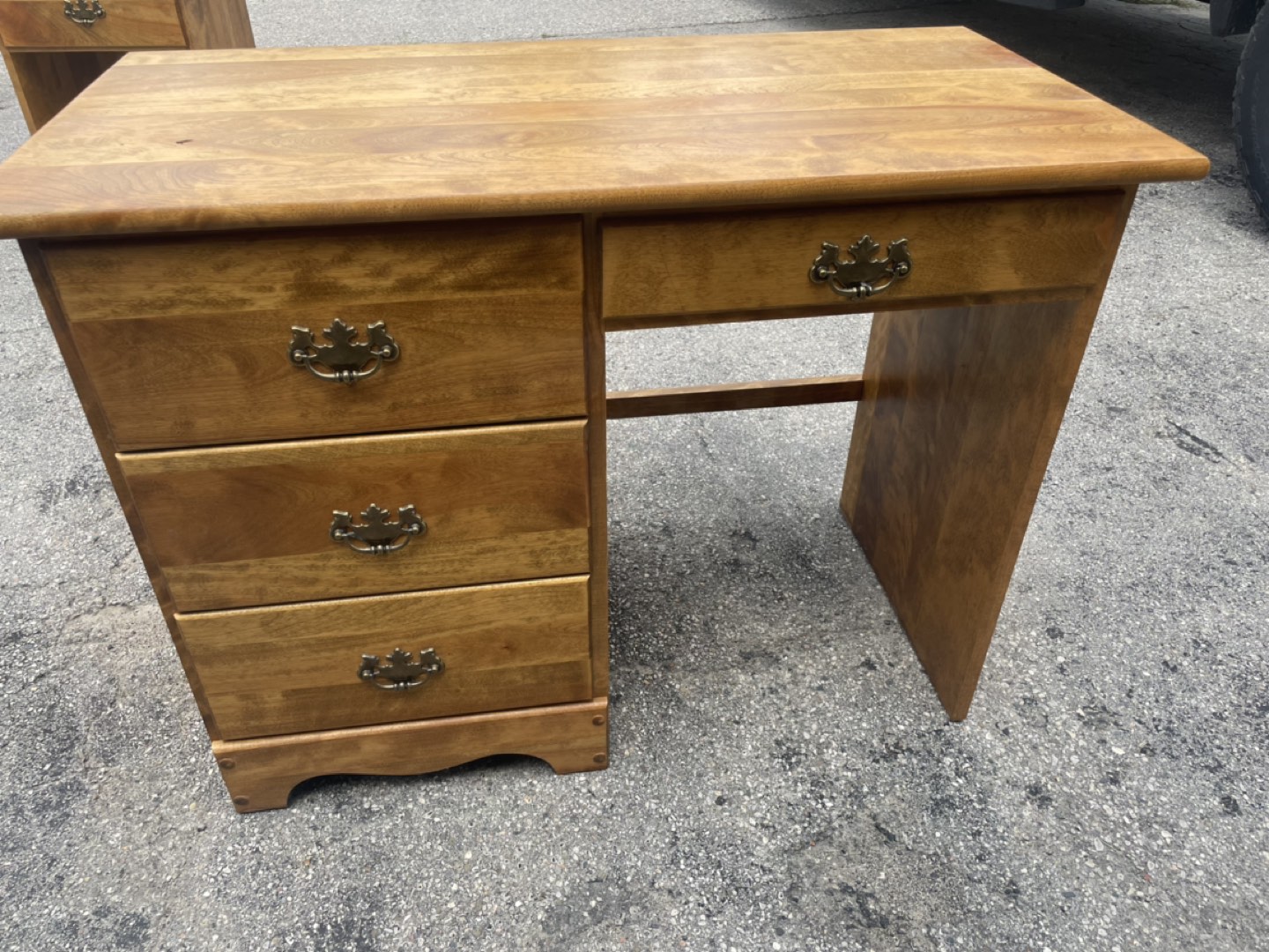Petite Desk thumbnail
