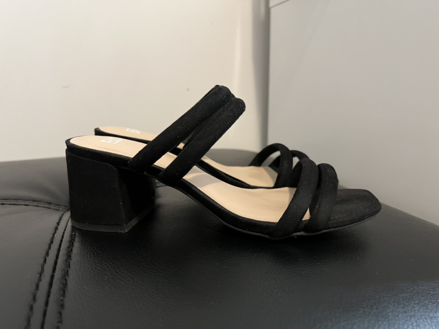 Comfortable yet Chic Black Sandals (size 6)