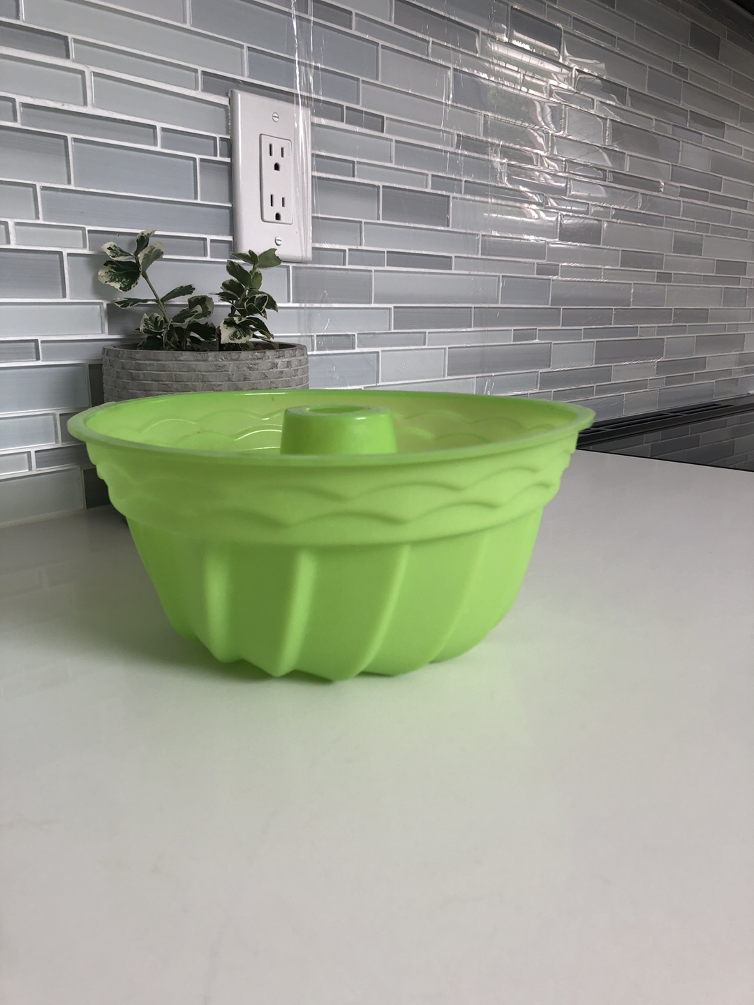 Silicone cake pan thumbnail