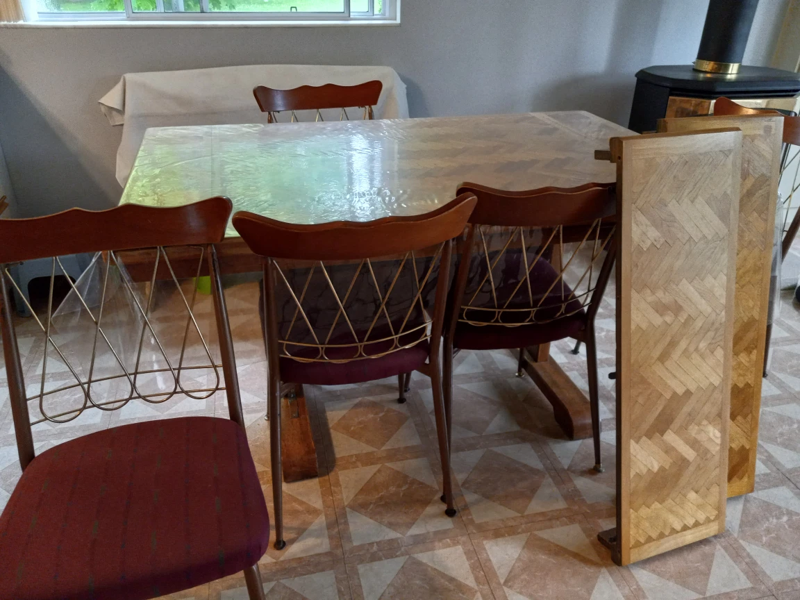 Dining table & 6 chairs thumbnail